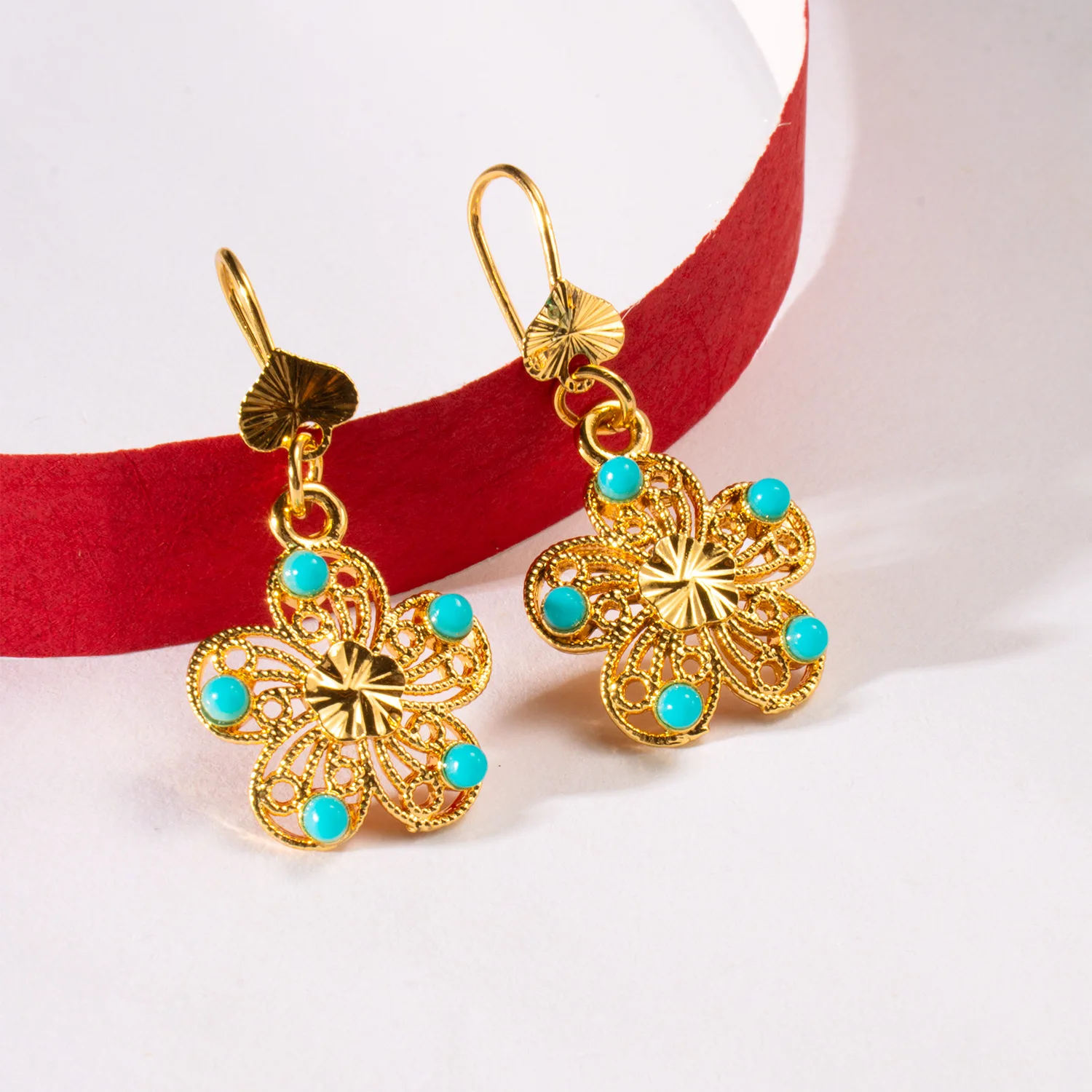 9999 gold floral flower earrings for women, featuring a retro and minimalist design with a touch of uniqueness.
9999 gold floral flower earrings for women, featuring a retro and minimalist design with a touch of uniqueness.