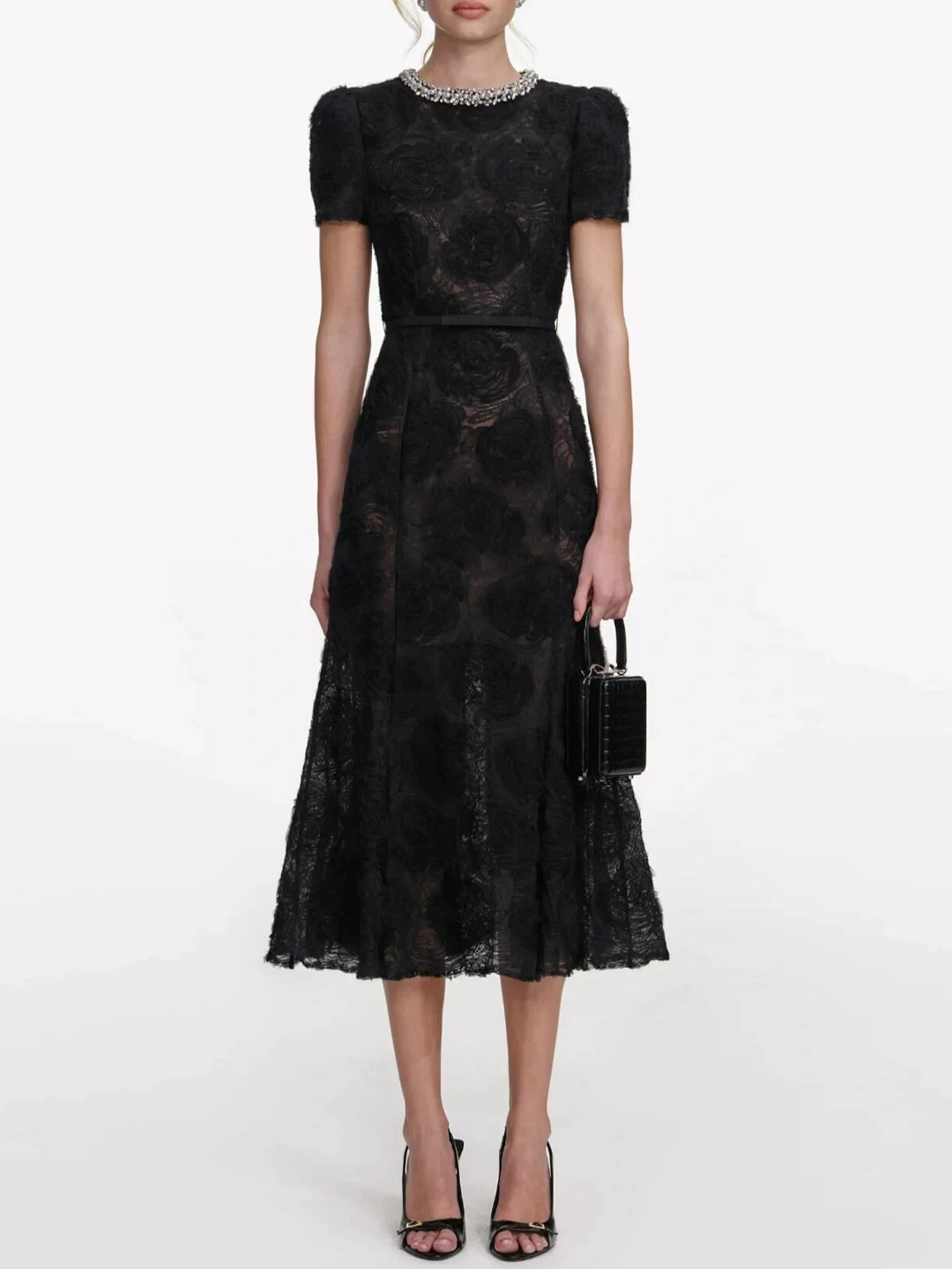 Luxury Crystal Beading Evening Formal Dress Women Summer Elegant Short Sleeve Hollow Out Pearl Embroidery Midi Long Lace Dresses
Luxury Crystal Beading Evening Formal Dress Women Summer Elegant Short Sleeve Hollow Out Pearl Embroidery Midi Long Lace Dresses