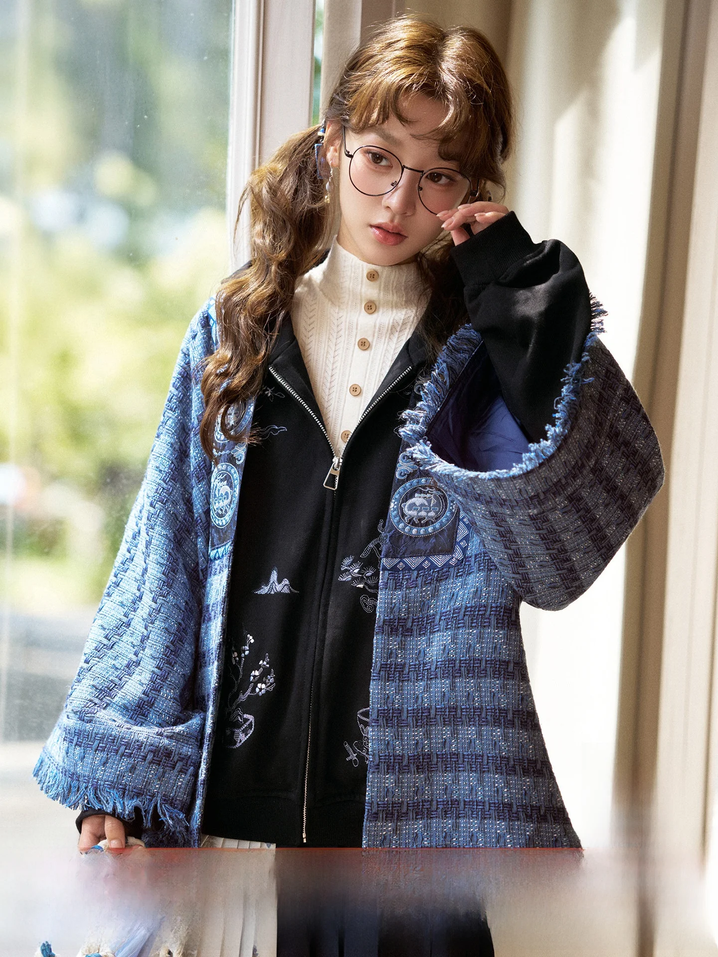 Женская джинсовая куртка Ele с вышивкой, укороченная, в стиле французского ветра, на пуговицах, повседневная, осенняя новинка
Женская джинсовая куртка Ele с вышивкой, укороченная, в стиле французского ветра, на пуговицах, повседневная, осенняя новинка