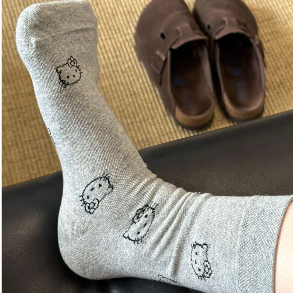 New Miniso Hello Kitty Y2K Medium Socks Cotton Embroidered Accessories Black and White Women's Love Girl Pile Socks
New Miniso Hello Kitty Y2K Medium Socks Cotton Embroidered Accessories Black and White Women's Love Girl Pile Socks