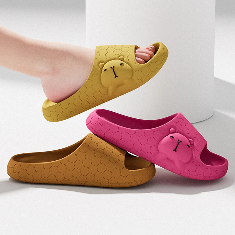 Милые домашние тапочки-капибары для женщин, лето 2026, нескользящие, на толстой подошве, большие размеры, парные, мультяшные шлепанцы для дома
Милые домашние тапочки-капибары для женщин, лето 2026, нескользящие, на толстой подошве, большие размеры, парные, мультяшные шлепанцы для дома