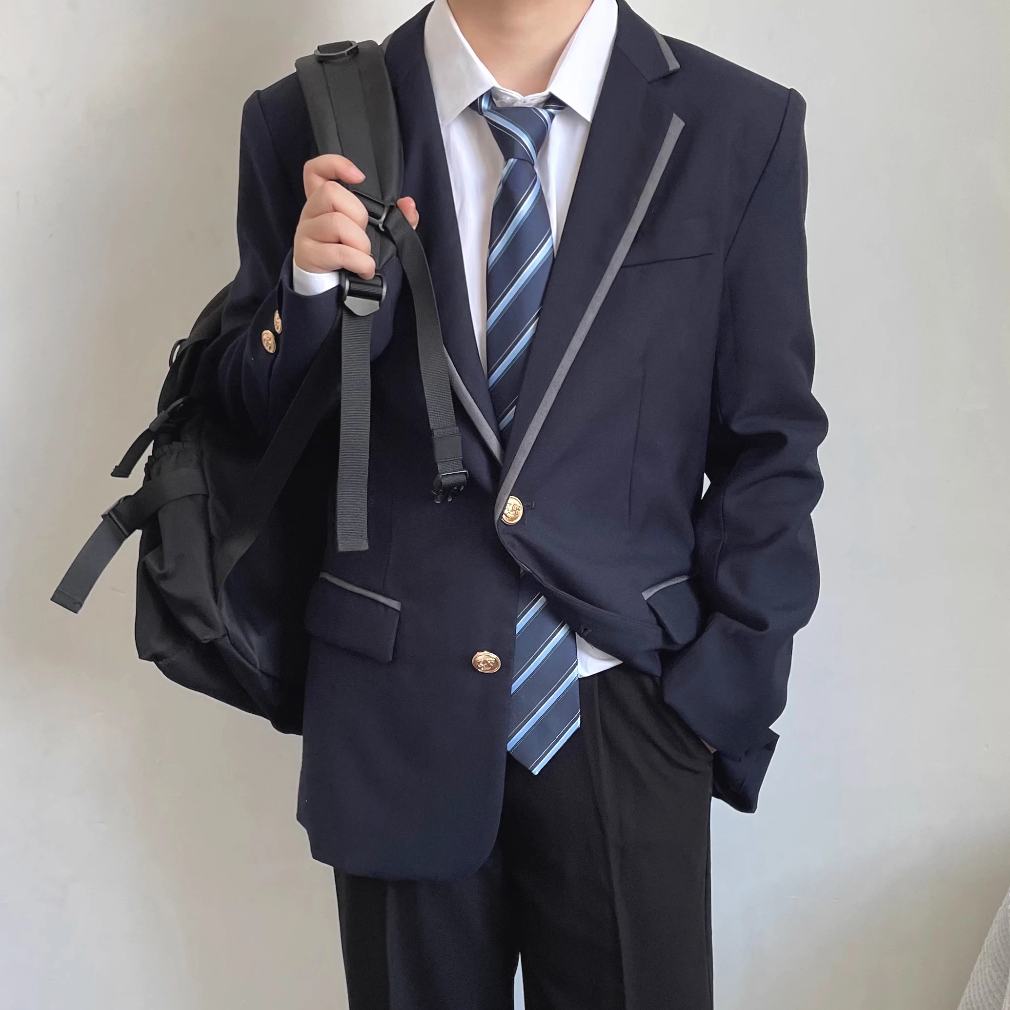Blue Gradient Striped Men's Suit Jacket Spring Autumn High End Two Buttoned Graduation Outerwear Standard Fit Casual Single-b...
Blue Gradient Striped Men's Suit Jacket Spring Autumn High End Two Buttoned Graduation Outerwear Standard Fit Casual Single-b...