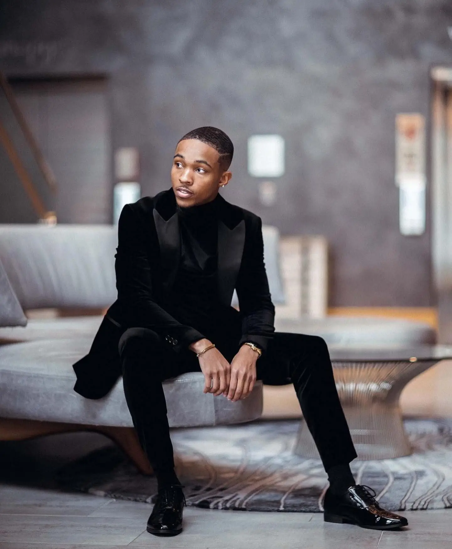 Velvet Black Men Suit Tailor-Made 2 Pieces Blazer Black Pants Single Breasted Satin Lapel Wedding Groom Causal Prom Tailored
Velvet Black Men Suit Tailor-Made 2 Pieces Blazer Black Pants Single Breasted Satin Lapel Wedding Groom Causal Prom Tailored