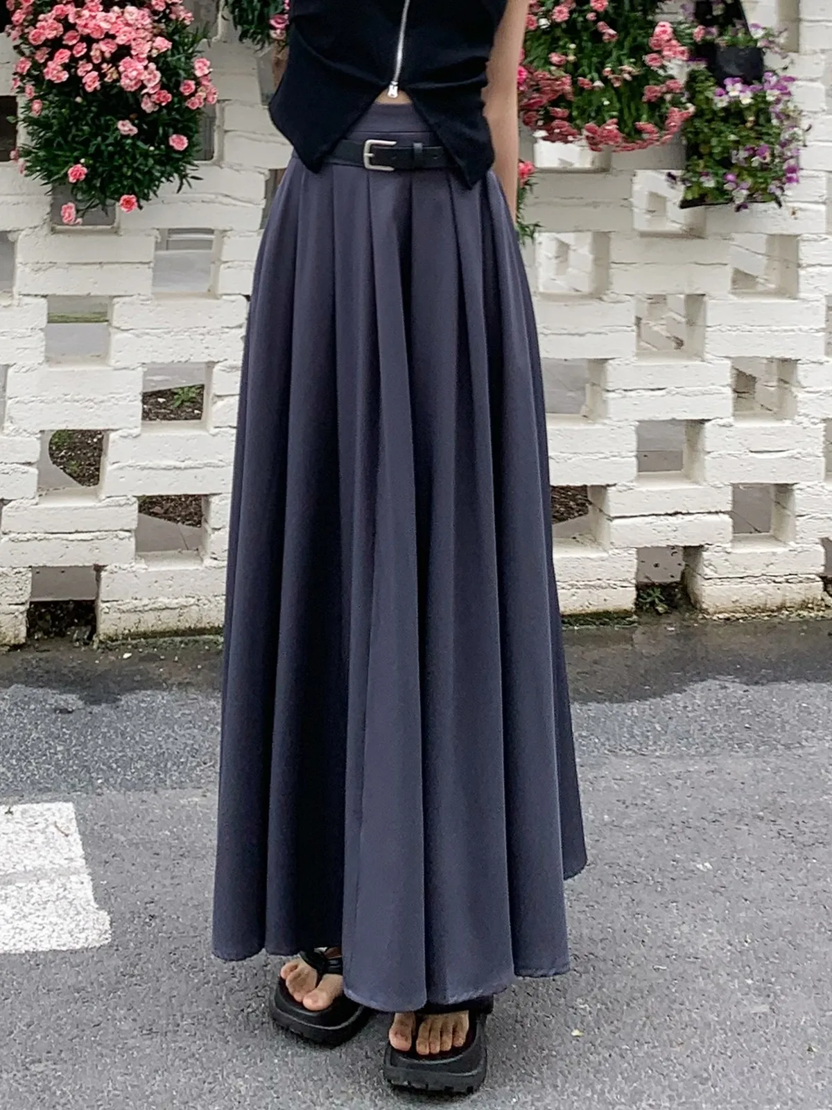 ZHISILAO Elegant Pleated Long Skirt Women Vintage Solid High Waist A-line Skirt Spring Summer 2024
ZHISILAO Elegant Pleated Long Skirt Women Vintage Solid High Waist A-line Skirt Spring Summer 2024
