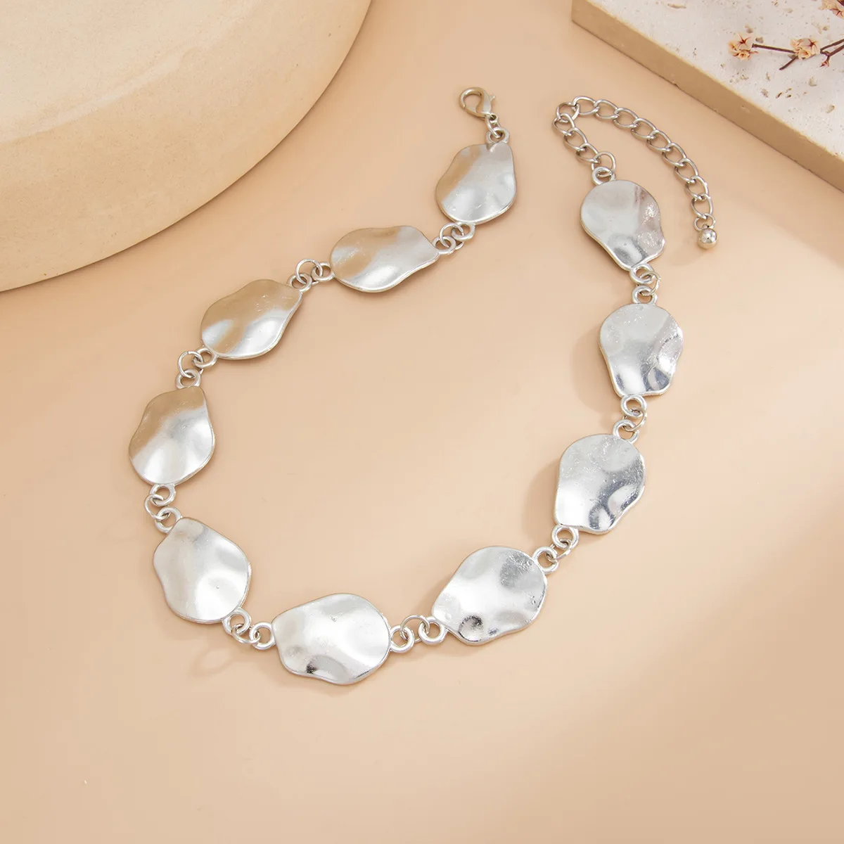 Fashion Silver Hammered Oval Choker Necklace Spliced Irregular Wrinkled Link Chain for Women Daily Wear Necklaces
Fashion Silver Hammered Oval Choker Necklace Spliced Irregular Wrinkled Link Chain for Women Daily Wear Necklaces