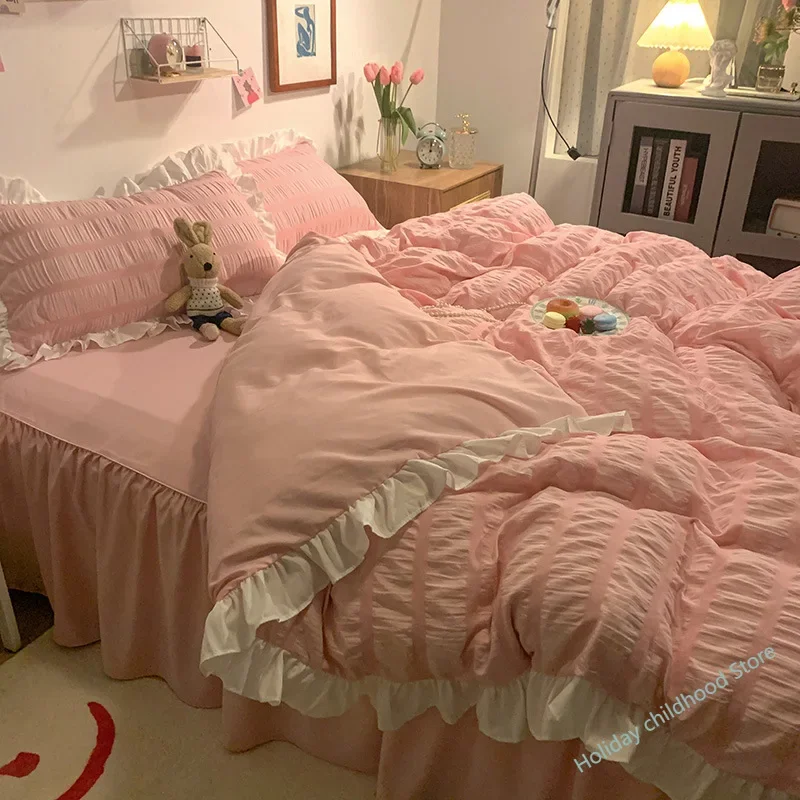 Pink Ruffled Seersucker Duvet Cover Set 3/4pcs Soft Lightweight Down Alternative Grey Bedding Set with Bed Skirt and Pillowcases
Pink Ruffled Seersucker Duvet Cover Set 3/4pcs Soft Lightweight Down Alternative Grey Bedding Set with Bed Skirt and Pillowcases