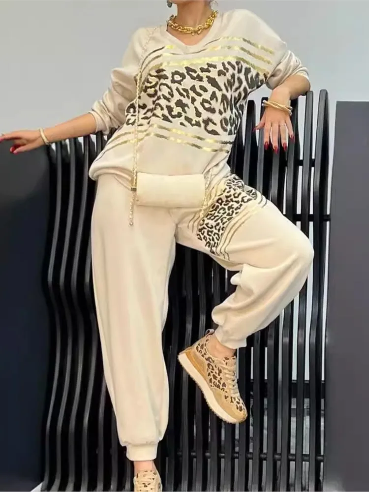 Fashion V-neck Long-sleeved Sweatshirt Top + Pants 2-piece Set For Women Autumn Loose Leopard Printing Pocket Casual Suit Female
Fashion V-neck Long-sleeved Sweatshirt Top + Pants 2-piece Set For Women Autumn Loose Leopard Printing Pocket Casual Suit Female