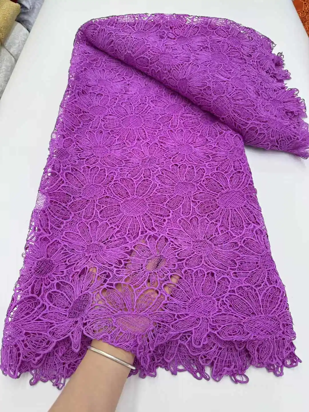 African Mesh Tulle Lace Fabric Nigerian Guipure Lace Fabric 5 Yard French Luxurious Dress for Women Wedding Dress Sewing
African Mesh Tulle Lace Fabric Nigerian Guipure Lace Fabric 5 Yard French Luxurious Dress for Women Wedding Dress Sewing