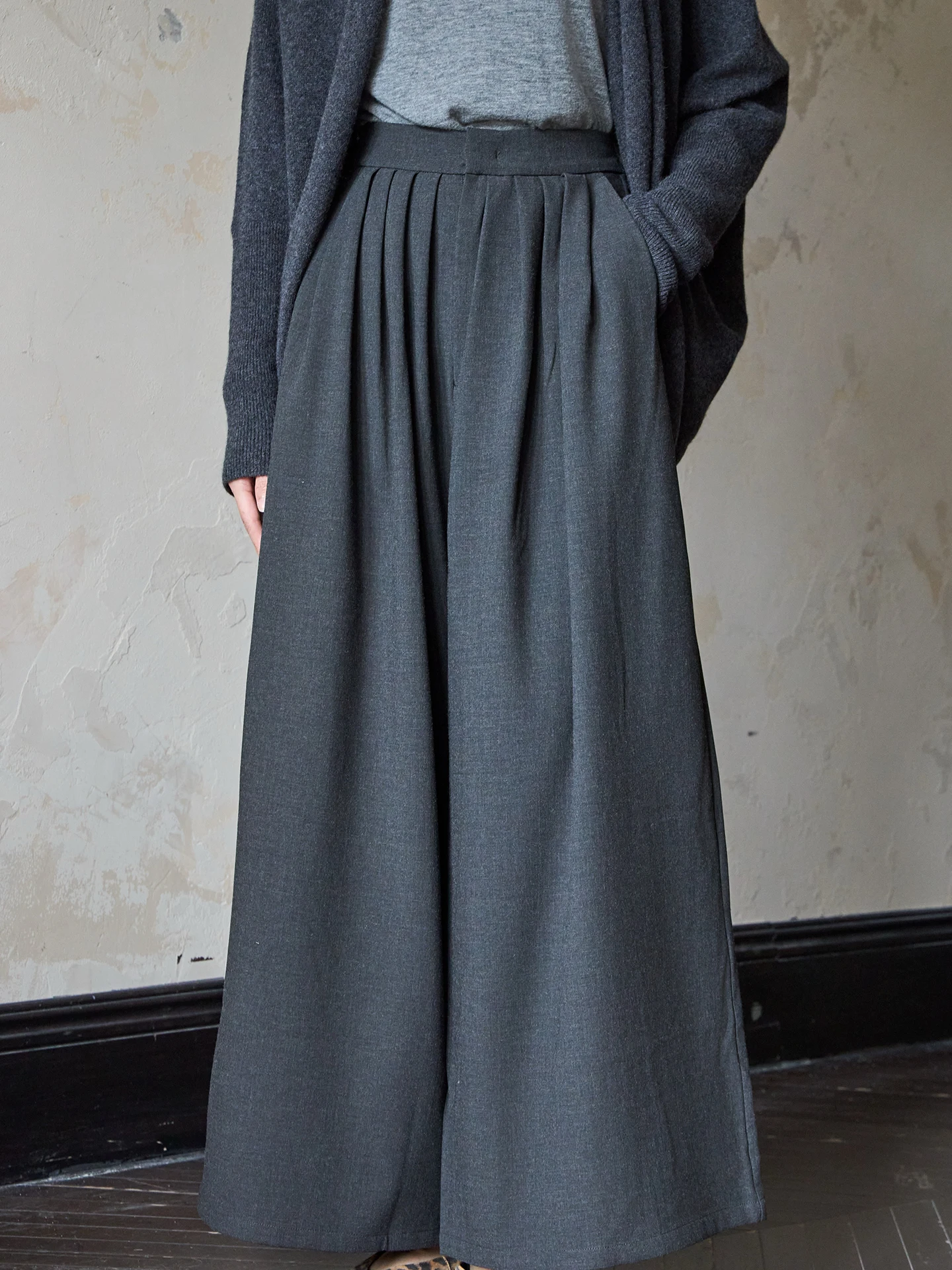 Женские повседневные шерстяные брюки с высокой талией и широкими штанинами, свободного кроя, универсальные, стройнящие, длинные, для осенне-зимнего сезона
Женские повседневные шерстяные брюки с высокой талией и широкими штанинами, свободного кроя, универсальные, стройнящие, длинные, для осенне-зимнего сезона