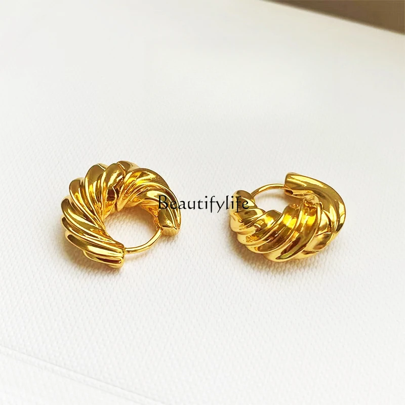 European and American geometric metal horn ear buckle light luxury temperament high quality earrings jewelry women
European and American geometric metal horn ear buckle light luxury temperament high quality earrings jewelry women