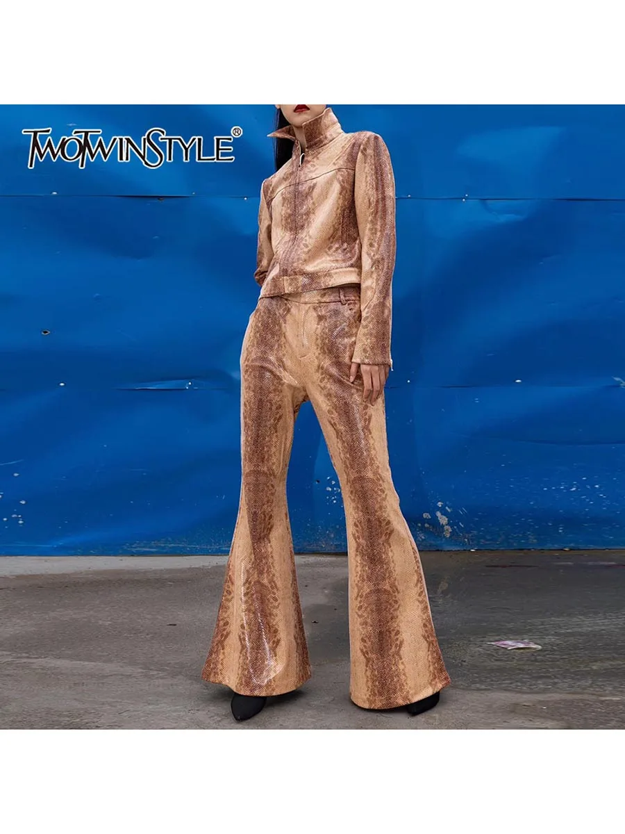 TWOTWINSTYLE Snake Pattern Printed Two Piece Set for Women Lapel Long Sleeve Coat Low Waist Flare Pant PU Leather Suit Female
TWOTWINSTYLE Snake Pattern Printed Two Piece Set for Women Lapel Long Sleeve Coat Low Waist Flare Pant PU Leather Suit Female
