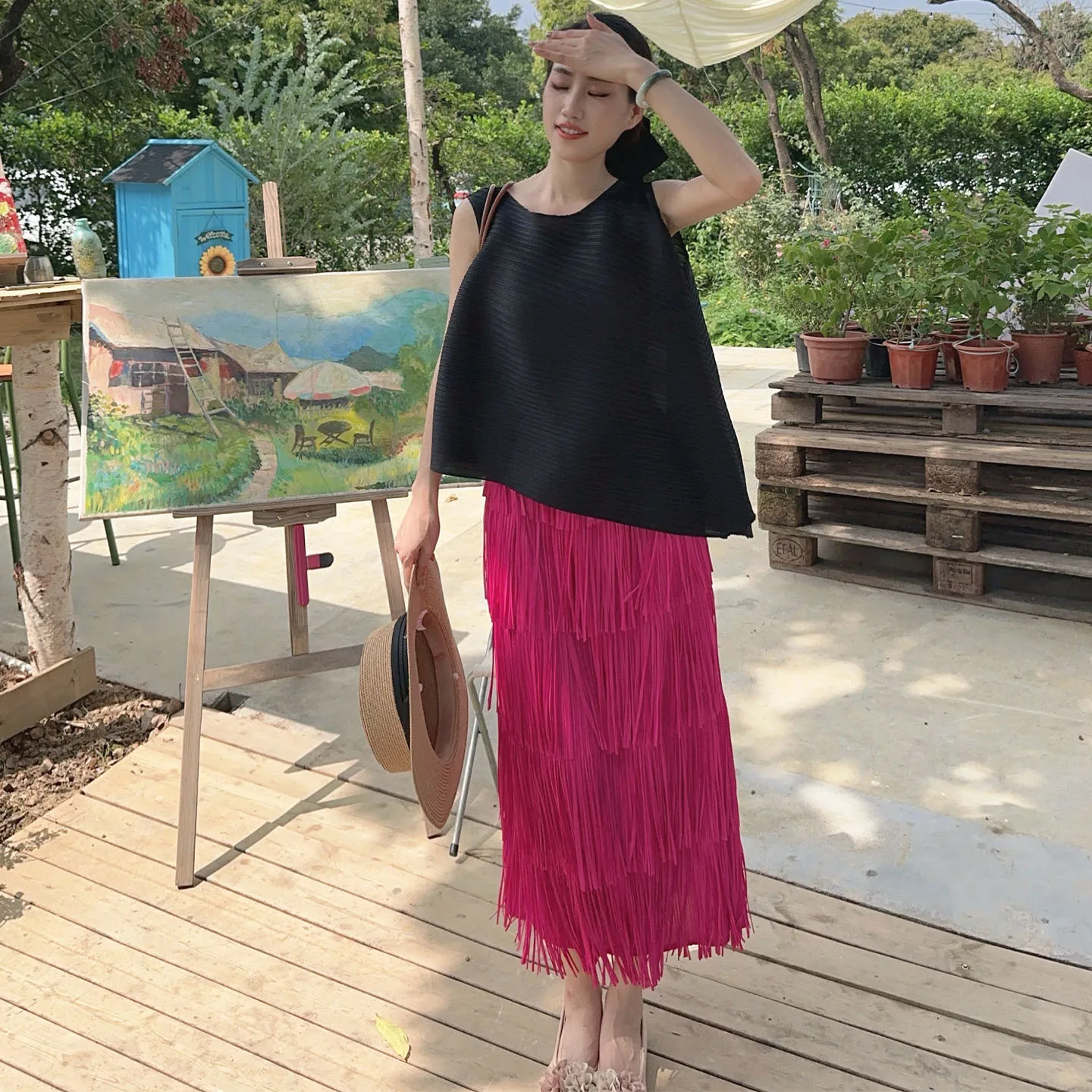 Miyake Summer Black Sleeveless Top Casual Fashion Pleated Commuter French Pleat Fringed Rose Red Pleats Skirt Pleated Suit
Miyake Summer Black Sleeveless Top Casual Fashion Pleated Commuter French Pleat Fringed Rose Red Pleats Skirt Pleated Suit