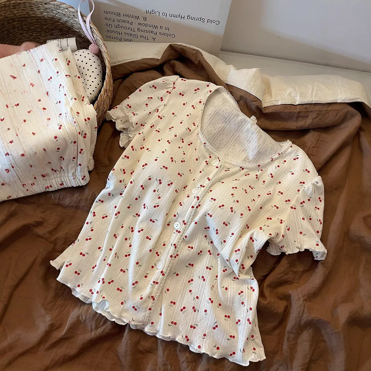 Summer New Women's Summer Pajamas, Sweet Printed Pajamas for Girls, Thin with Chest Pad, Short Sleeve and Shorts Homewear Set
Summer New Women's Summer Pajamas, Sweet Printed Pajamas for Girls, Thin with Chest Pad, Short Sleeve and Shorts Homewear Set