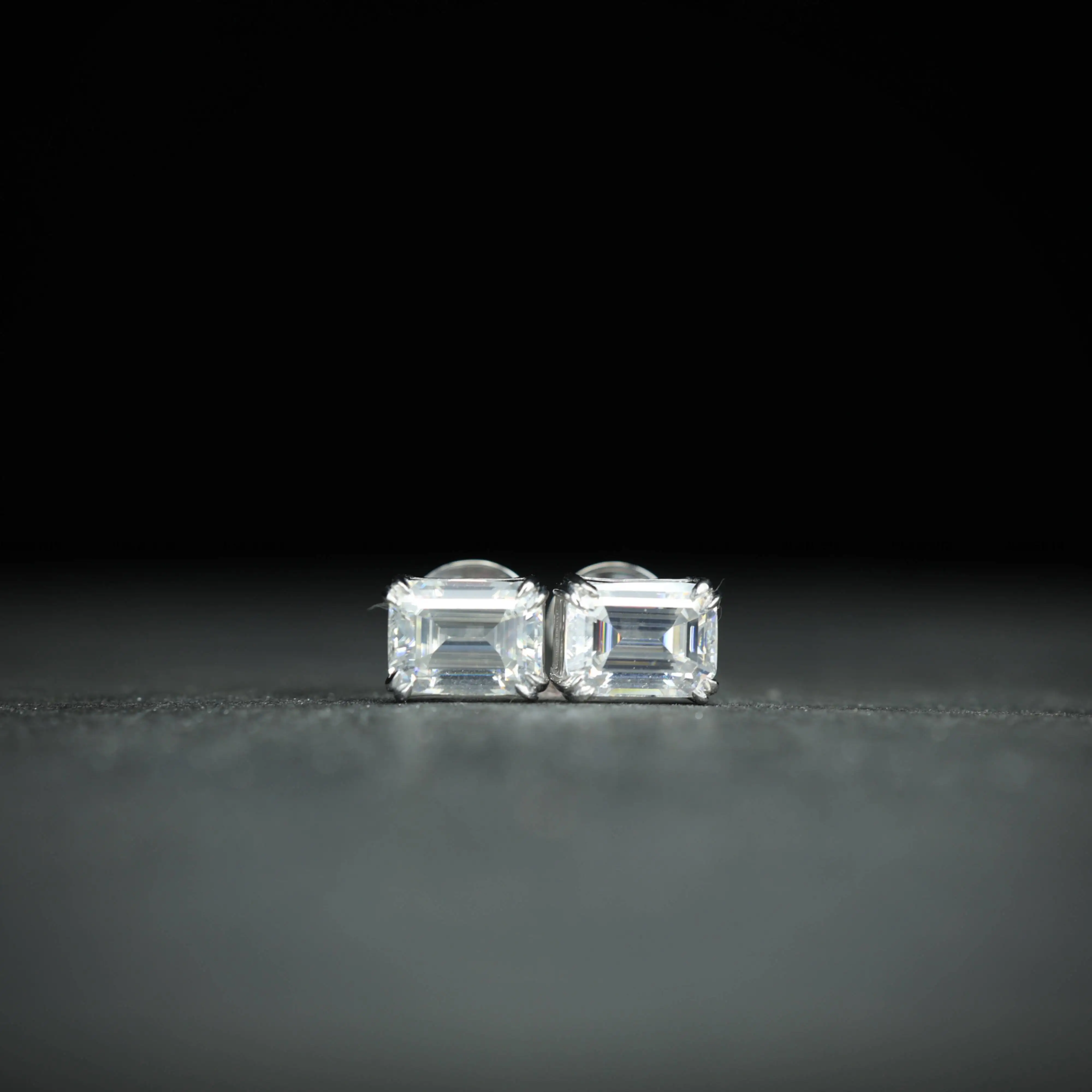VVS Moissanite Emerald Cut Stud Earrings 925 Sterling Silver for Women Fashion Design in Hip Hop Style Passes Diamond Tester
VVS Moissanite Emerald Cut Stud Earrings 925 Sterling Silver for Women Fashion Design in Hip Hop Style Passes Diamond Tester