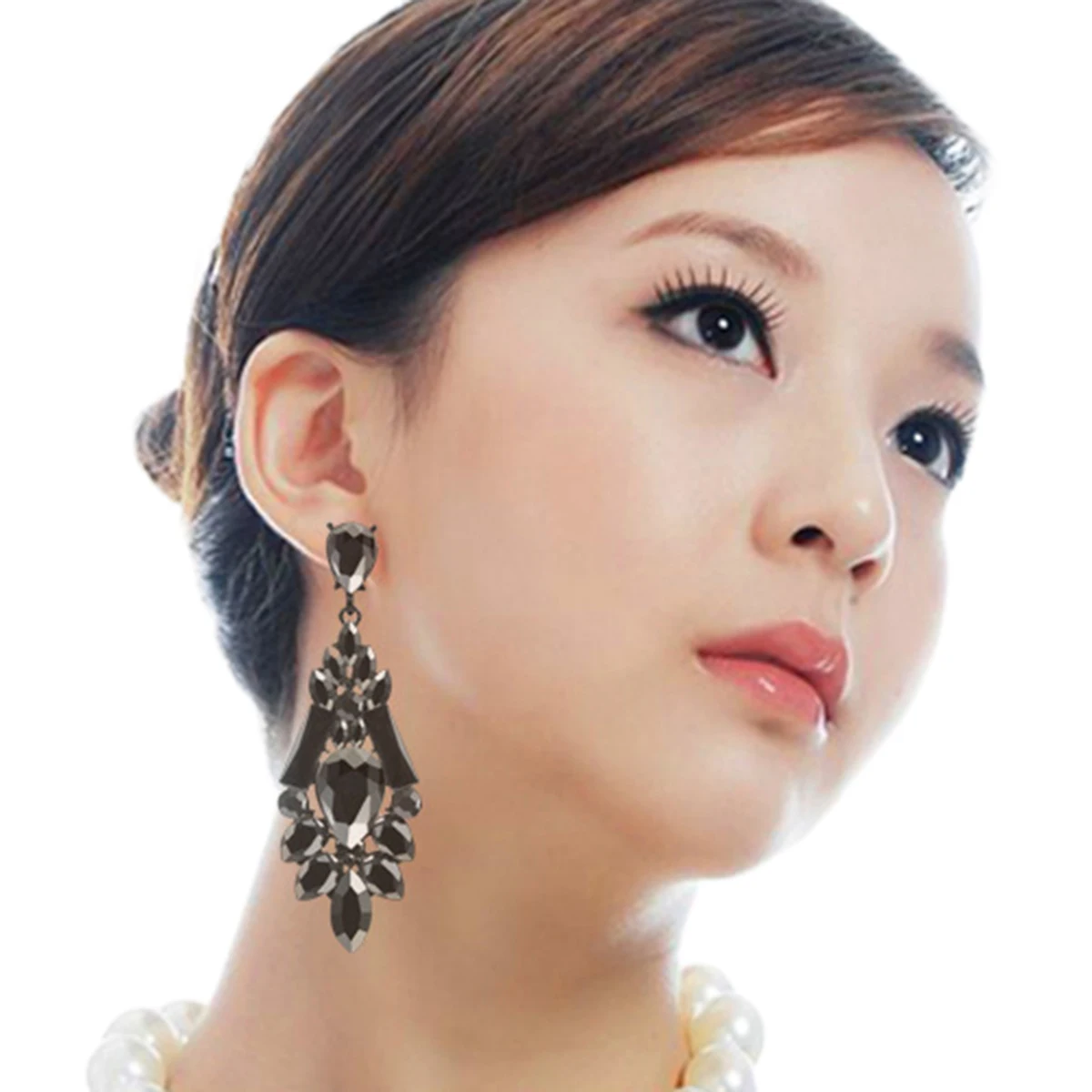 1 Pair Exaggerated Rhinestone Earrings Long Retro Water Drop Shape Eardrop Earrings for Women (Black)
1 Pair Exaggerated Rhinestone Earrings Long Retro Water Drop Shape Eardrop Earrings for Women (Black)