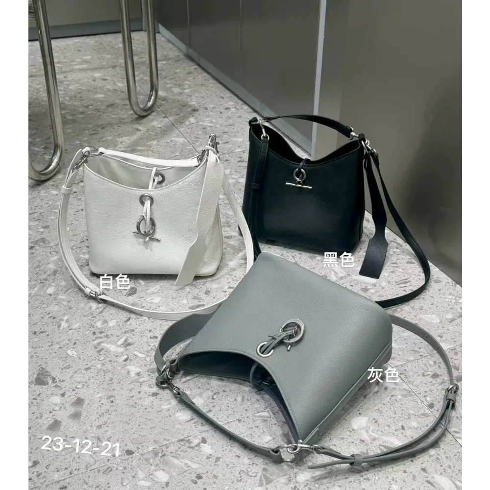2026 New Leather Bucket Bag Hand-held Versatile Shoulder Crossbody Has A Unique Texture, Fashion, Simple Elegance and High-end
2026 New Leather Bucket Bag Hand-held Versatile Shoulder Crossbody Has A Unique Texture, Fashion, Simple Elegance and High-end