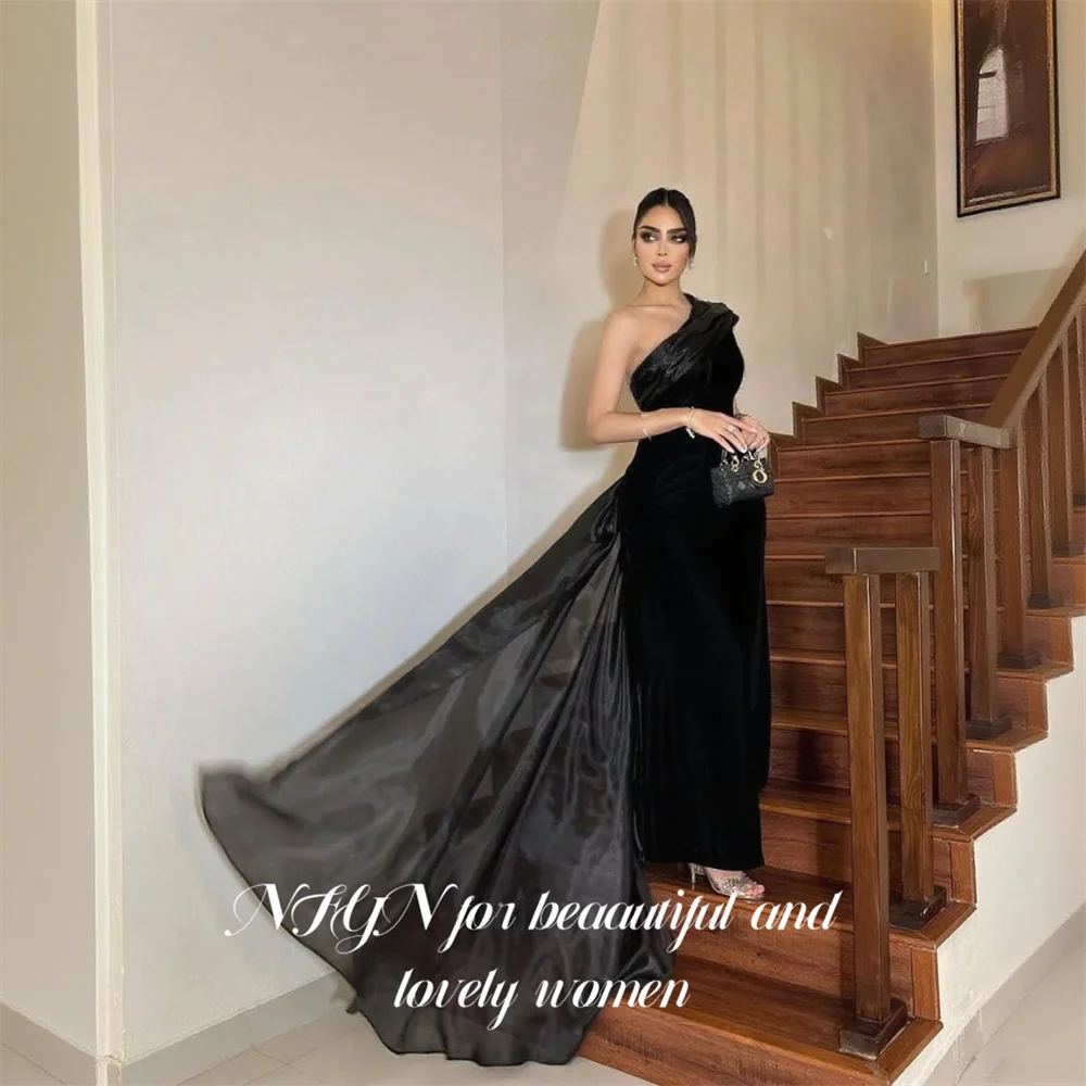 NFYN Black Elegant Formal Gown One Shoulder Sleeveless Prom Dress Velvet Evening Dress for Woman Ruffled 프롬 드레스 Customized
NFYN Black Elegant Formal Gown One Shoulder Sleeveless Prom Dress Velvet Evening Dress for Woman Ruffled 프롬 드레스 Customized