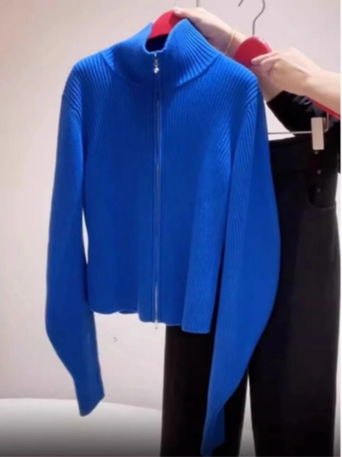 Klein Blue High Collar Zipper Knitted Sweater Coat Women's Autumn Winter Soft Lazy Knit Open Cardigan Korean Style Loose Fit
Klein Blue High Collar Zipper Knitted Sweater Coat Women's Autumn Winter Soft Lazy Knit Open Cardigan Korean Style Loose Fit