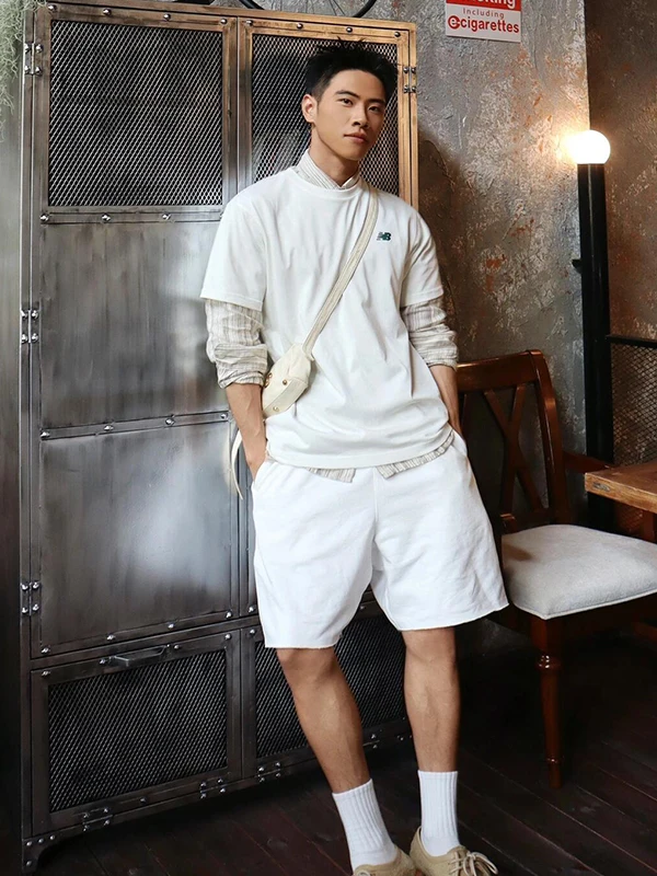 Мужские летние джинсовые шорты Cleanfit белого цвета в американском ретро-стиле, широкие, прямого кроя, для работы и активного отдыха, длиной до колена
Мужские летние джинсовые шорты Cleanfit белого цвета в американском ретро-стиле, широкие, прямого кроя, для работы и активного отдыха, длиной до колена