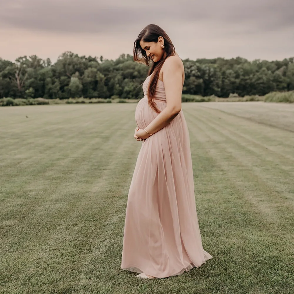 Элегантное платье для фотосессии беременных из тюля с кружевом, без бретелек, с разрезом, вечернее платье для беременных, для фотосессий и вечеринок в честь будущего малыша
Элегантное платье для фотосессии беременных из тюля с кружевом, без бретелек, с разрезом, вечернее платье для беременных, для фотосессий и вечеринок в честь будущего малыша