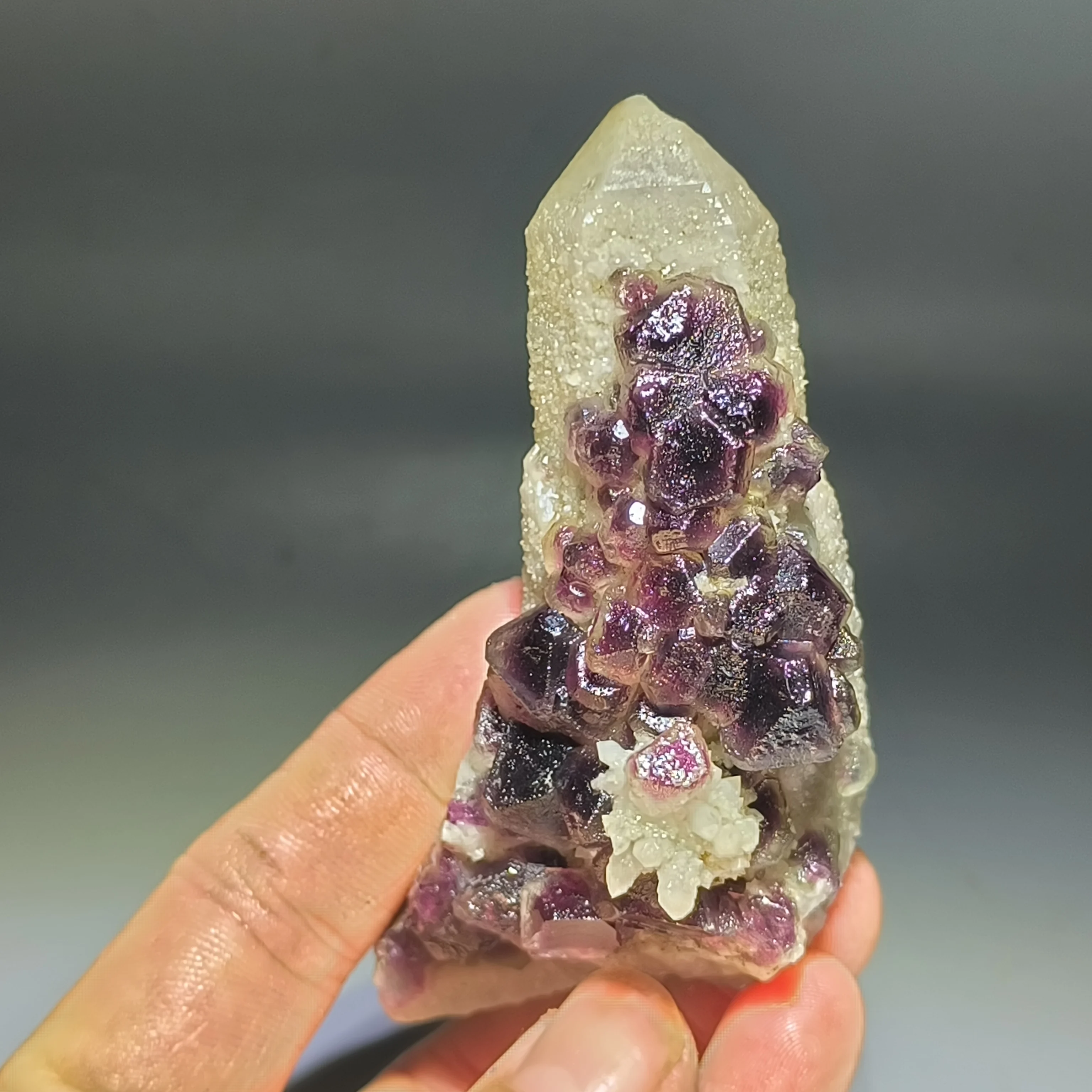 118,6 gRare octahedral мечтательный кристаллический кластер, флюорит амаранта и кристаллический парагеновый минерал, коллекция кристаллов
118,6 gRare octahedral мечтательный кристаллический кластер, флюорит амаранта и кристаллический парагеновый минерал, коллекция кристаллов