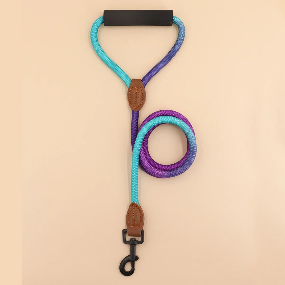 Pet dog leash, gradient color with comfortable padded handle, suitable for small and medium dogs outdoor use Dog chain Dog car
Pet dog leash, gradient color with comfortable padded handle, suitable for small and medium dogs outdoor use Dog chain Dog car