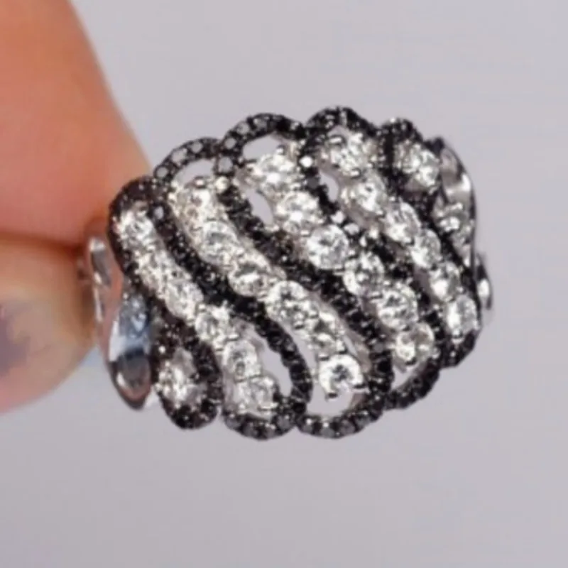 Dazzling Inlaid Black White CZ Women's Ring Trendy Silver Color Geometry Daily Wear Party Jewelry Anniversary Gift
Dazzling Inlaid Black White CZ Women's Ring Trendy Silver Color Geometry Daily Wear Party Jewelry Anniversary Gift