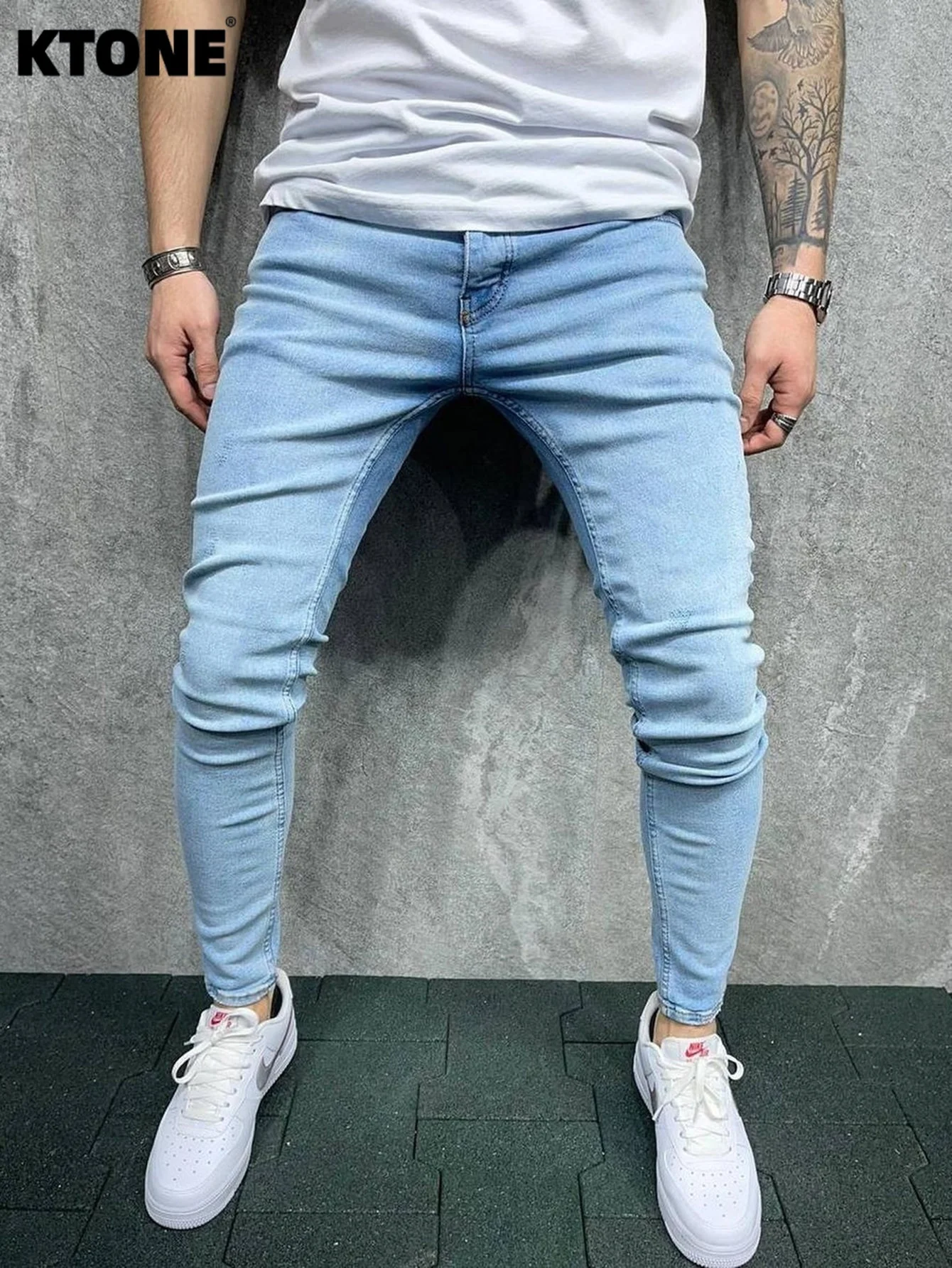 Легкие ретро-джинсы Slim Fit для мужчин, стильные и модные. Аксессуары и ремни в комплект не входят.
Легкие ретро-джинсы Slim Fit для мужчин, стильные и модные. Аксессуары и ремни в комплект не входят.