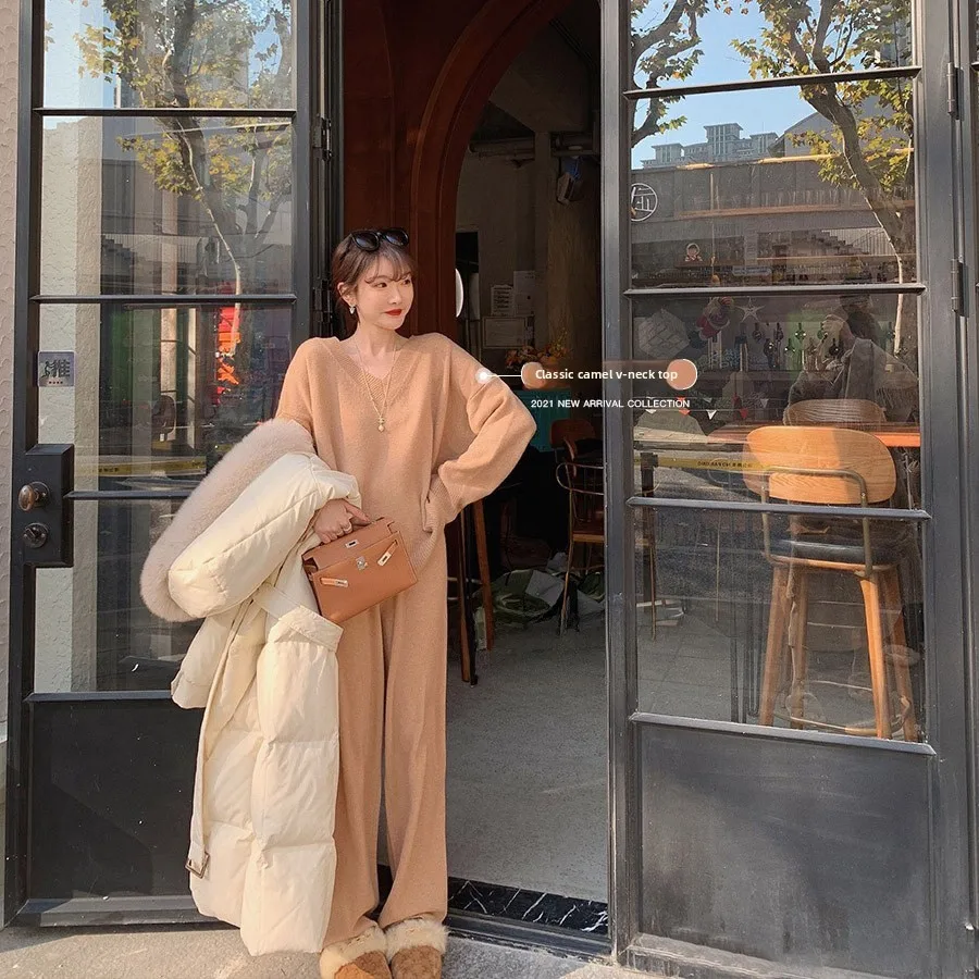 Комплект Camere V-Ne Color Свободный крой Чистый цвет Универсальный высококачественный вязаный свитер с длинным светом на ощупь
Комплект Camere V-Ne Color Свободный крой Чистый цвет Универсальный высококачественный вязаный свитер с длинным светом на ощупь