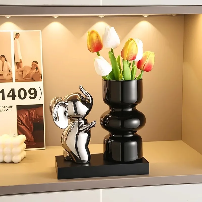 Light luxury high-end desktop entrance flower arrangement, vase ornament, home living room wine cabinet decoration
Light luxury high-end desktop entrance flower arrangement, vase ornament, home living room wine cabinet decoration