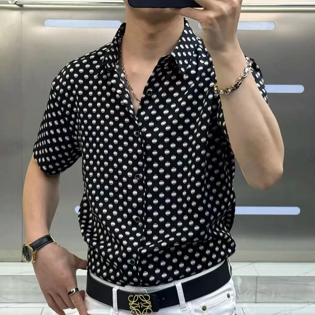 Men's New Summer Versatile Korean Version Small Floral Print Lapel Fashionable Shirt
Men's New Summer Versatile Korean Version Small Floral Print Lapel Fashionable Shirt