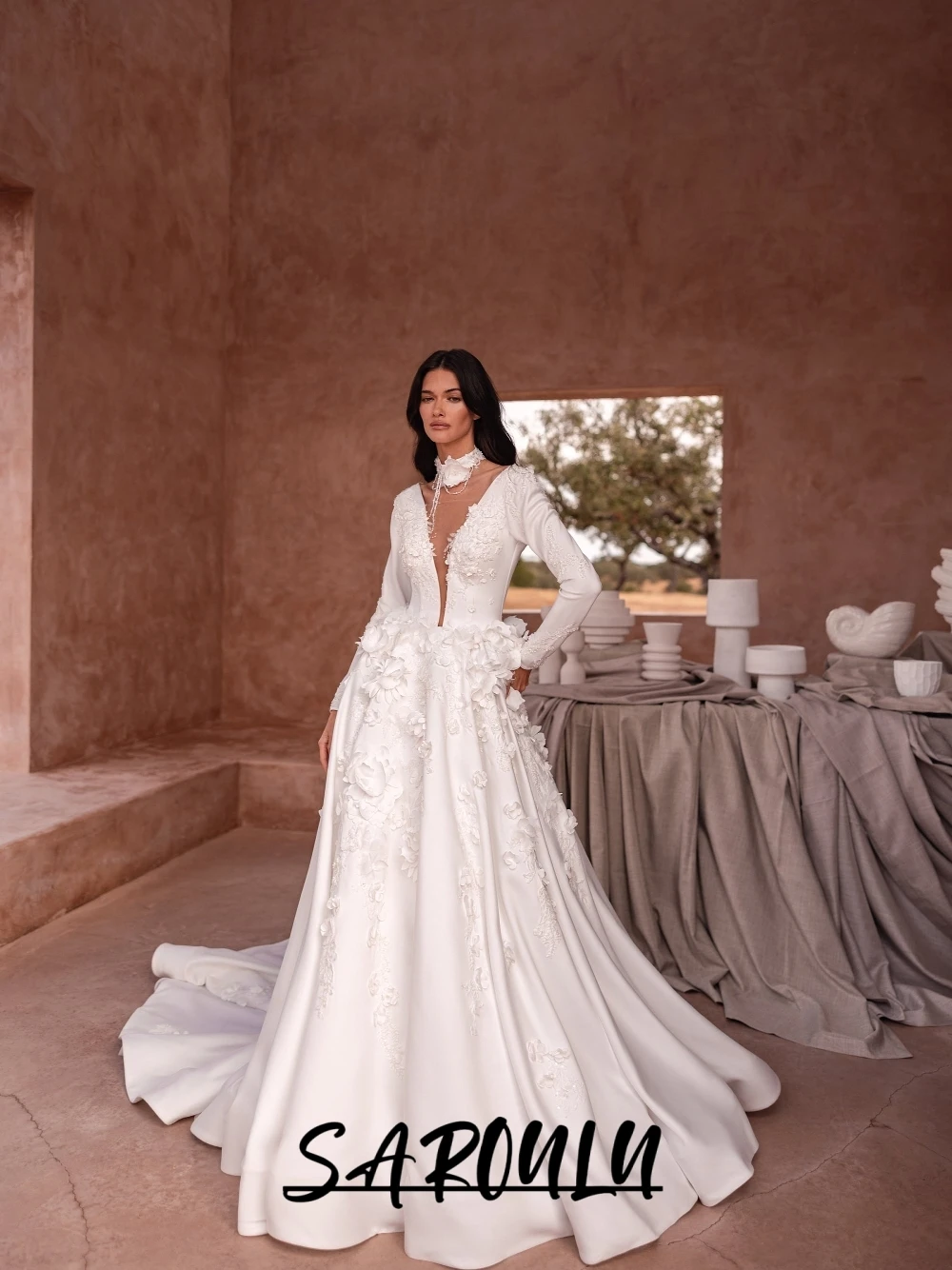 SAROULU Elegant Satin Wedding Dress Long Sleeve 3D Flowers Beaded Deep V Backless Chapel Train Modern Princess Bridal Gown
SAROULU Elegant Satin Wedding Dress Long Sleeve 3D Flowers Beaded Deep V Backless Chapel Train Modern Princess Bridal Gown