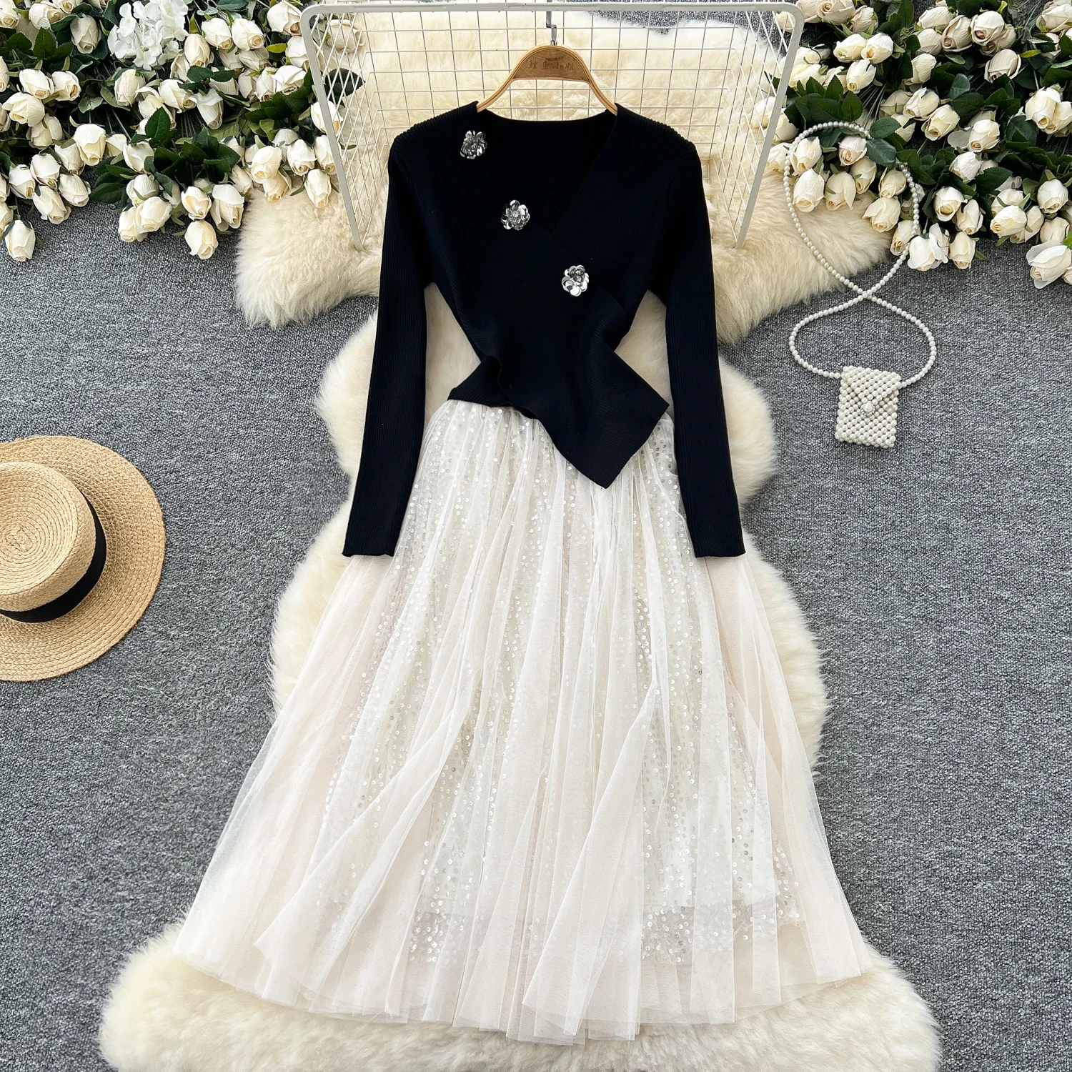 Elegant Three-dimensional Floral Vintage V-neck Slim Knit Spliced Mesh Dresses Women High Street Evening Autumn Winter Clothing
Elegant Three-dimensional Floral Vintage V-neck Slim Knit Spliced Mesh Dresses Women High Street Evening Autumn Winter Clothing