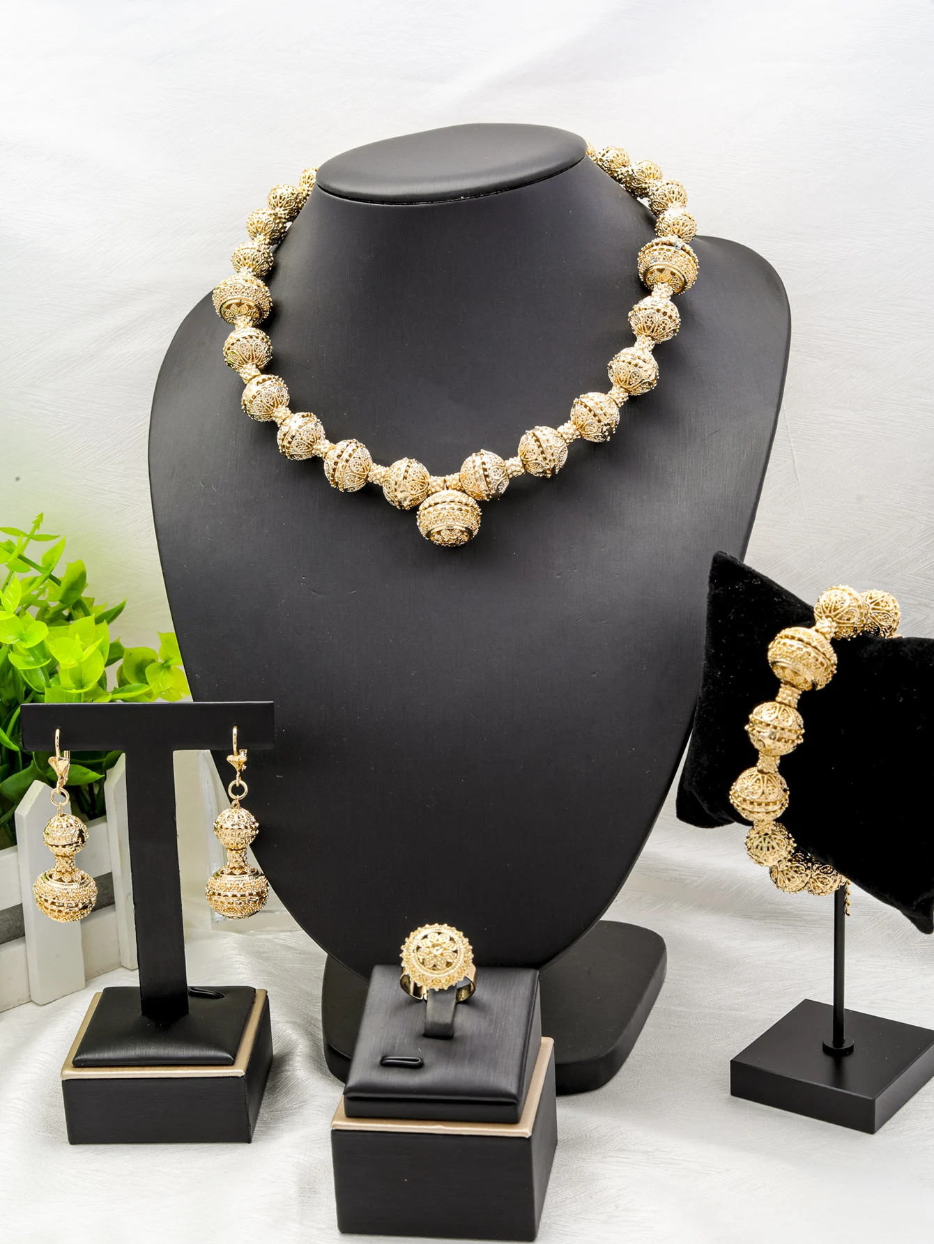 Dubai Jewelry Set for Women 18K Gold Plated Luxury Bead Necklace Earrings Bracelet Ring Set Jewelry Wedding Party Trending
Dubai Jewelry Set for Women 18K Gold Plated Luxury Bead Necklace Earrings Bracelet Ring Set Jewelry Wedding Party Trending
