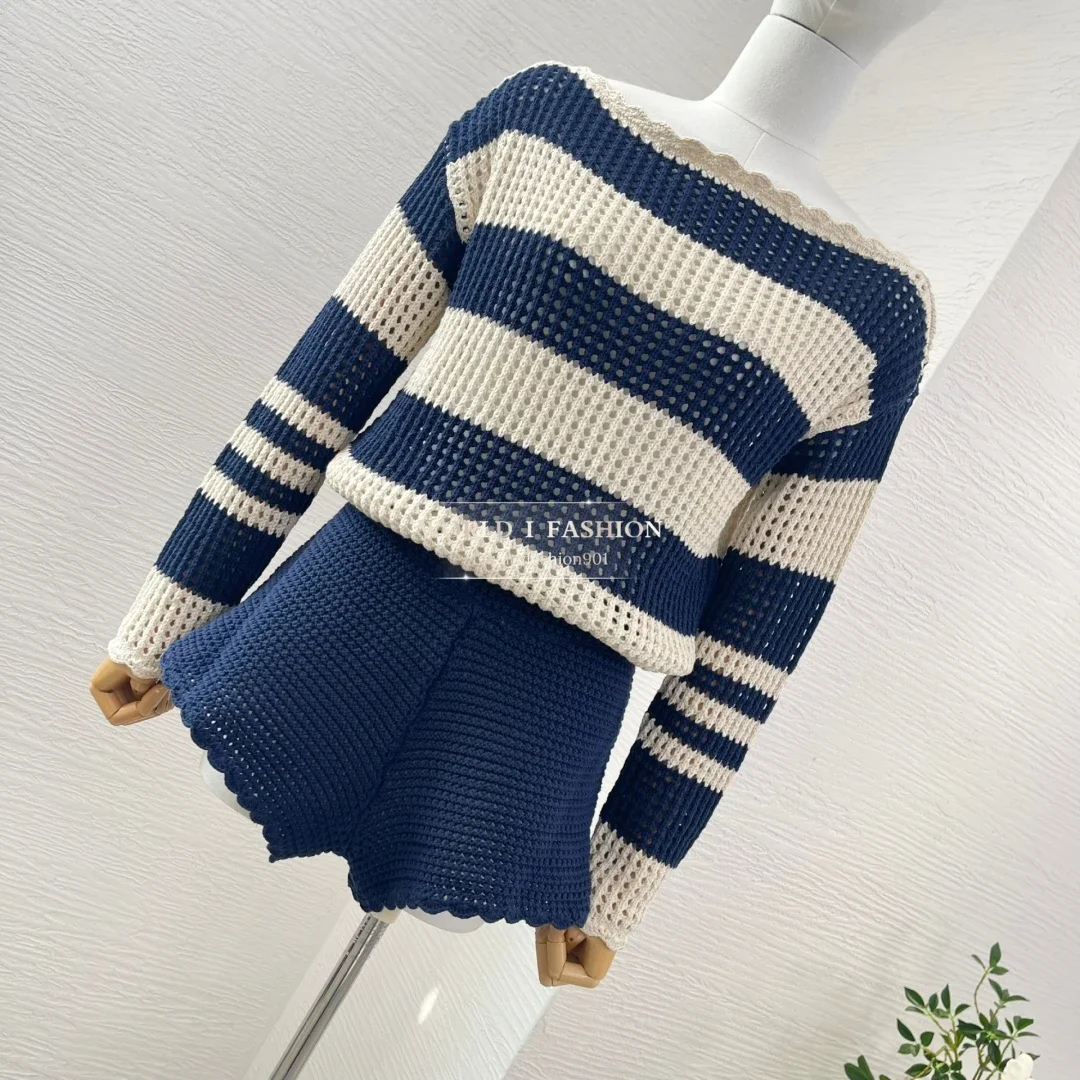 Beige Blue Striped Print Knit Long Sleeve Pullover Tops and Shorts Set
Beige Blue Striped Print Knit Long Sleeve Pullover Tops and Shorts Set
