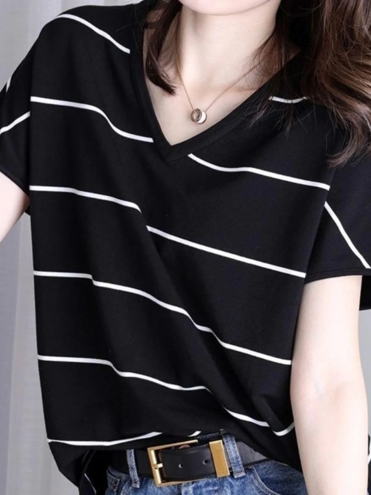 plus Size Women's Striped Batwing Sleeve V-Neck T-Shirt Summer Thin Loose Slimming Versatile Top Korean Style Casual Wear
plus Size Women's Striped Batwing Sleeve V-Neck T-Shirt Summer Thin Loose Slimming Versatile Top Korean Style Casual Wear