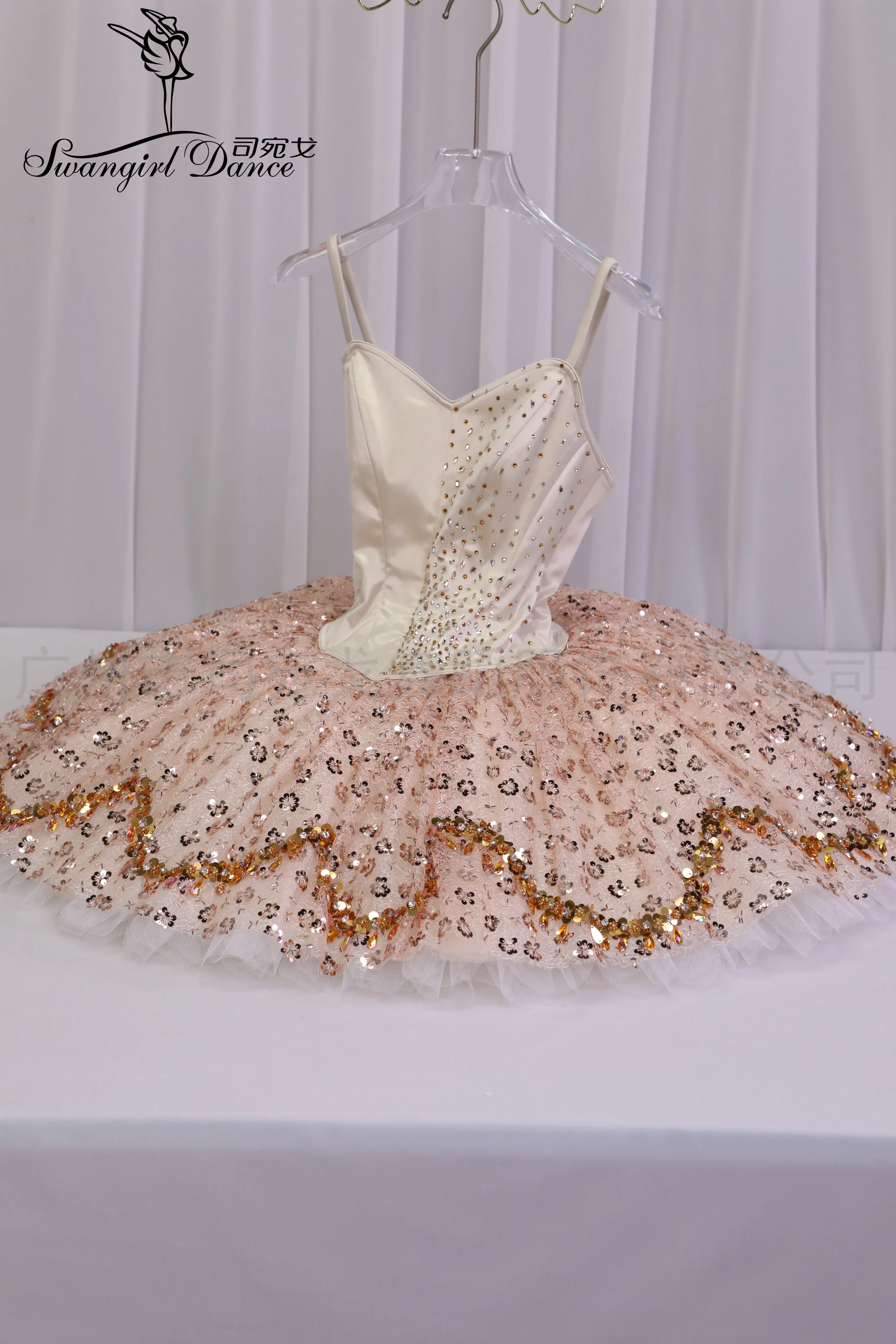 Professional customization of new gold sleeping beauty ballet competition performance TUTU skirt adult and children WT25141
Professional customization of new gold sleeping beauty ballet competition performance TUTU skirt adult and children WT25141