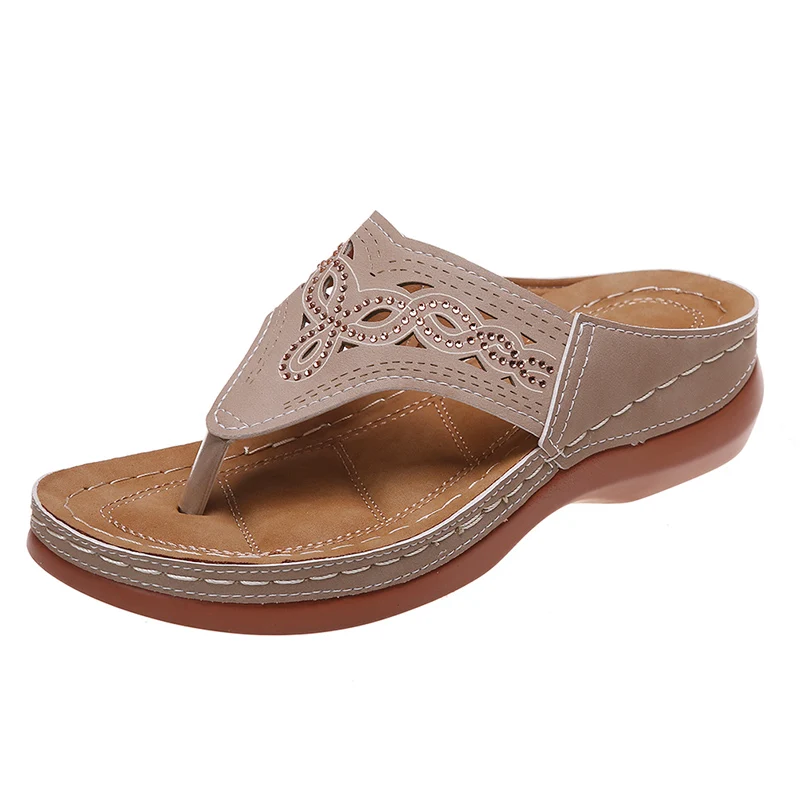 2025 New Fashion Women's Heeled Sandals Summer Large Size Hollow Rhinestone Outside Wear Beach Slippers Female Flip Flops 35-43
2025 New Fashion Women's Heeled Sandals Summer Large Size Hollow Rhinestone Outside Wear Beach Slippers Female Flip Flops 35-43
