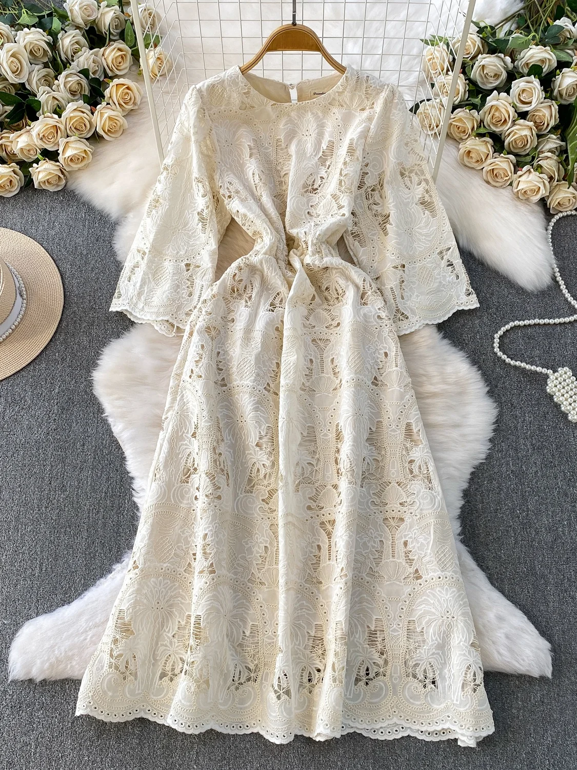 Женское осенне-зимнее платье трапециевидной формы длиной до колена с вышивкой в стиле ретро, с эластичной резинкой на талии, на осень и зиму
Женское осенне-зимнее платье трапециевидной формы длиной до колена с вышивкой в стиле ретро, с эластичной резинкой на талии, на осень и зиму