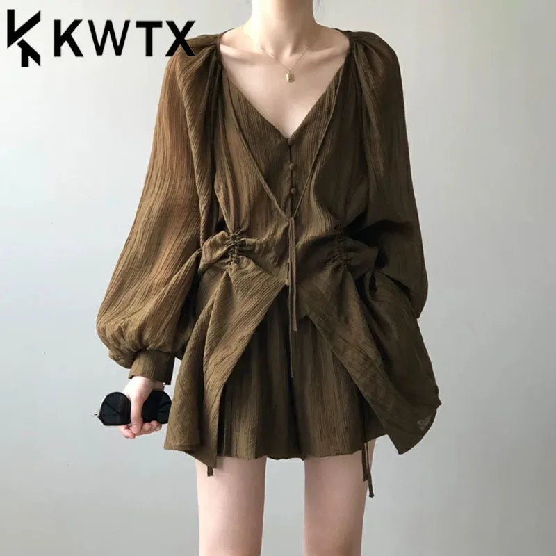 KWTX Trendy Women’s Set - V-Neck Ruffles Blouse & Wide Leg Shorts Boho Vacation Outfit Spring Summer 2025 Design Elegance
KWTX Trendy Women’s Set - V-Neck Ruffles Blouse & Wide Leg Shorts Boho Vacation Outfit Spring Summer 2025 Design Elegance