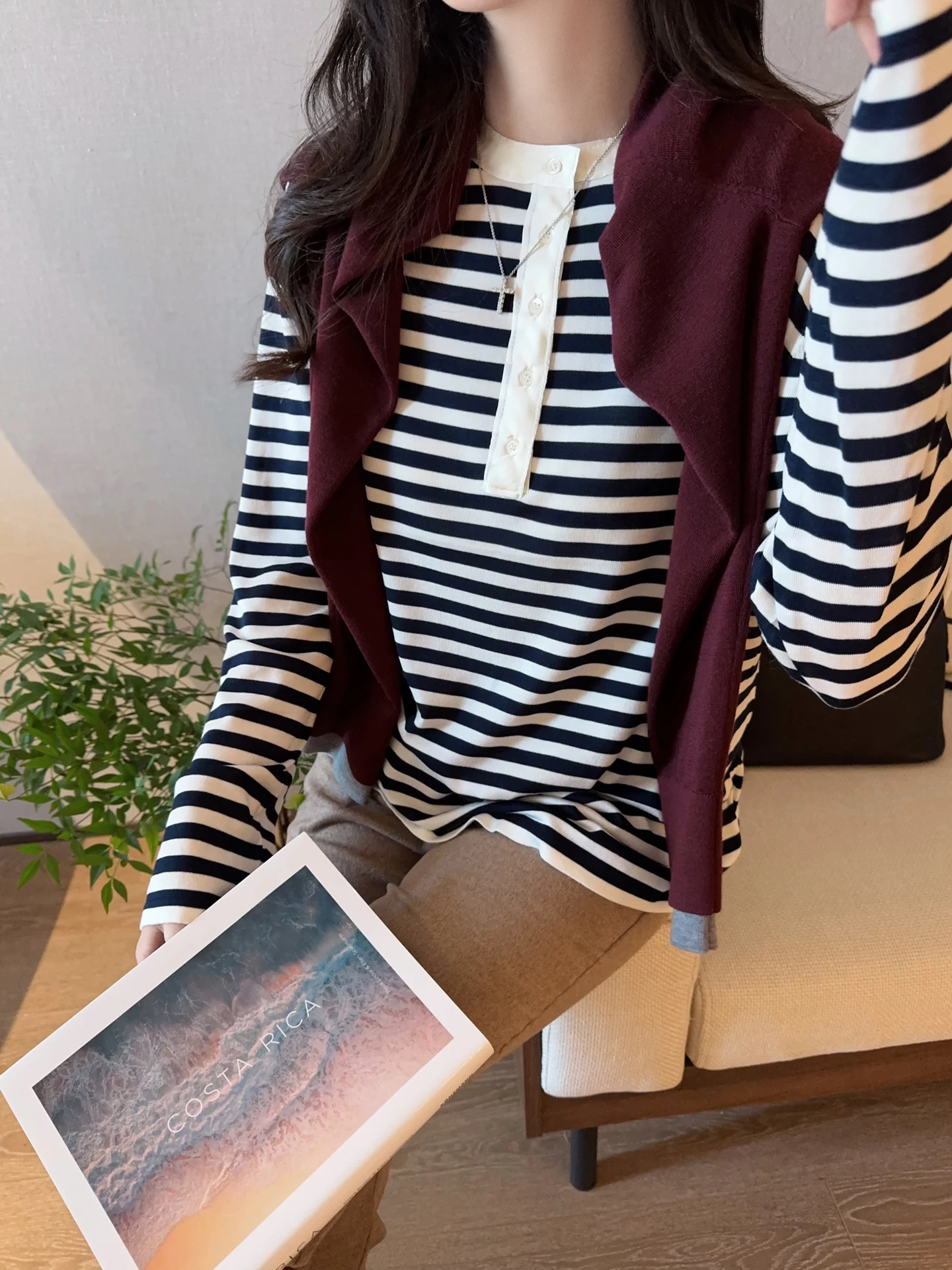 Fashionable Striped Silk Half Open Knitted Long Sleeve T-Shirt Women's Loose Fit Casual Style round Neck Thin Knit Top
Fashionable Striped Silk Half Open Knitted Long Sleeve T-Shirt Women's Loose Fit Casual Style round Neck Thin Knit Top