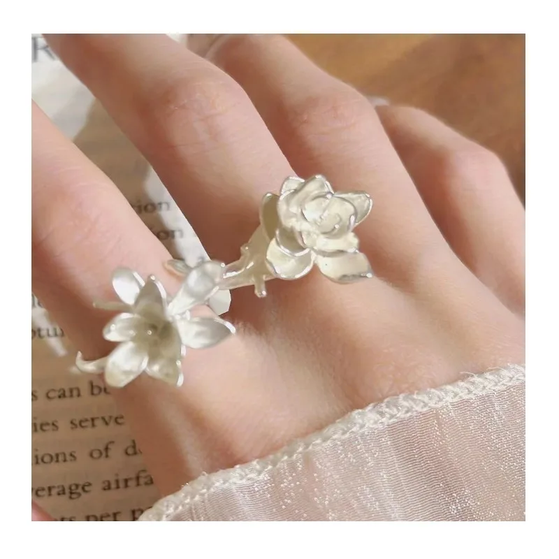 Sweet Girl Retro Silver Flower Stud Earrings Women's High-end Earrings Light Luxury High-end Niche Ring Earrings Tide
Sweet Girl Retro Silver Flower Stud Earrings Women's High-end Earrings Light Luxury High-end Niche Ring Earrings Tide