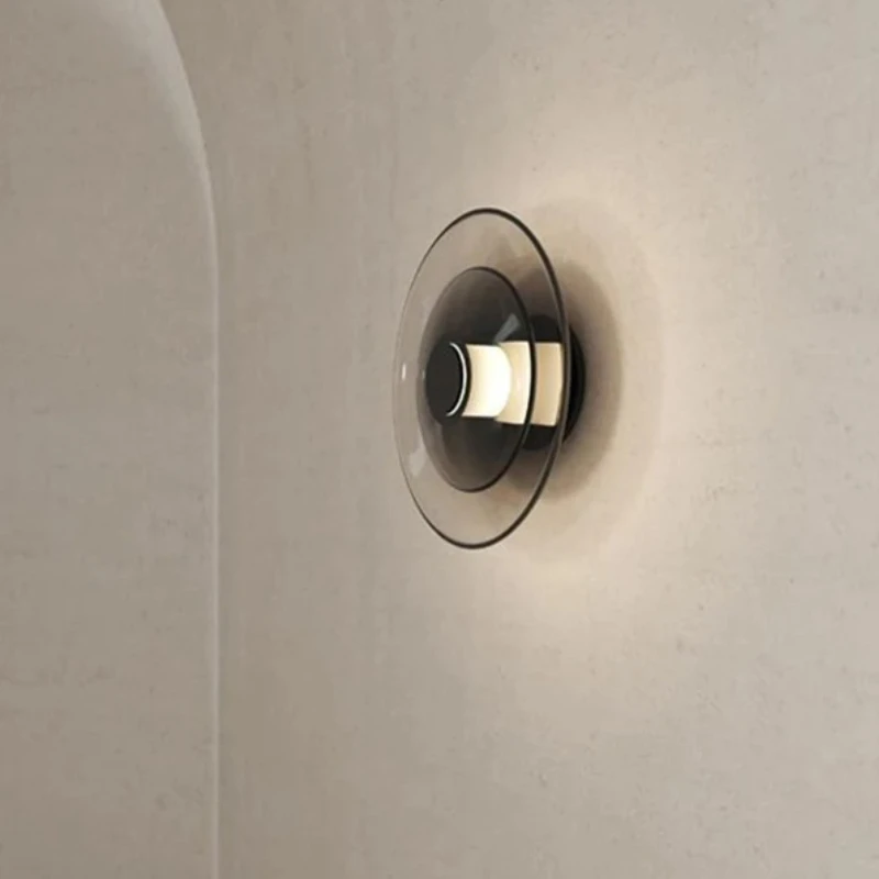 Настенный светильник из скандинавского стекла, современный роскошный минималистичный креативный светильник для гостиной, спальни, прикроватной тумбочки, коридора, светодиодный светильник с металлическим кронштейном
Настенный светильник из скандинавского стекла, современный роскошный минималистичный креативный светильник для гостиной, спальни, прикроватной тумбочки, коридора, светодиодный светильник с металлическим кронштейном