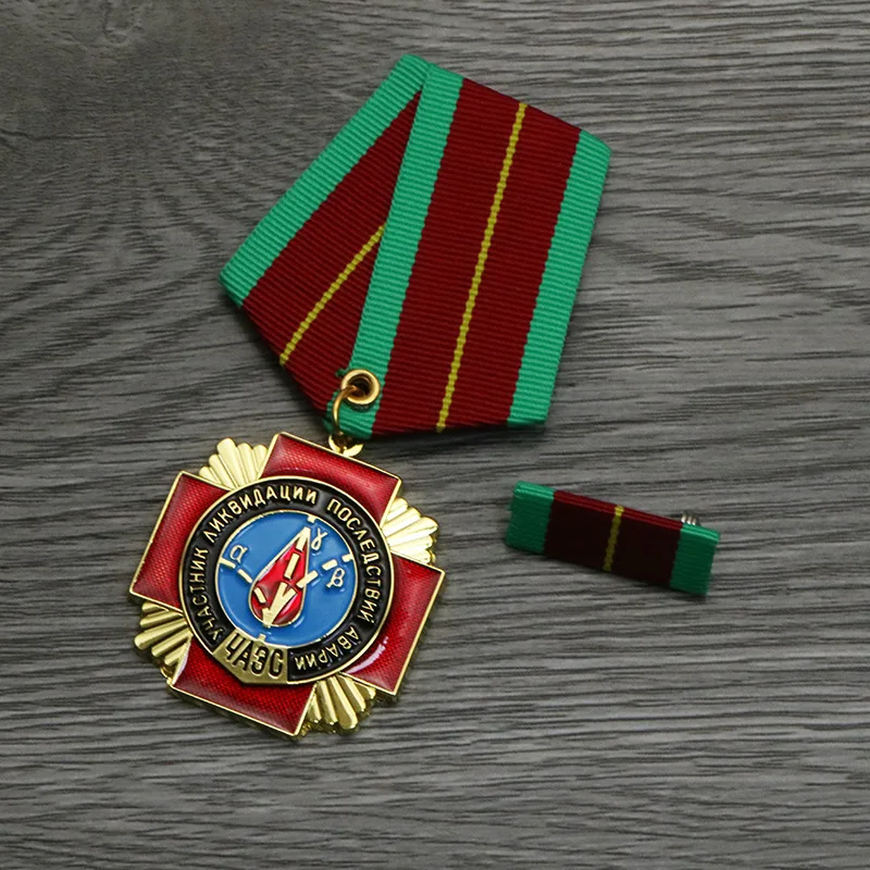 Воспроизведение советского подвешенного издания на украинской Чернобыльской ядерной электростанции медаль по взрыву и спасению для спасателей
Воспроизведение советского подвешенного издания на украинской Чернобыльской ядерной электростанции медаль по взрыву и спасению для спасателей