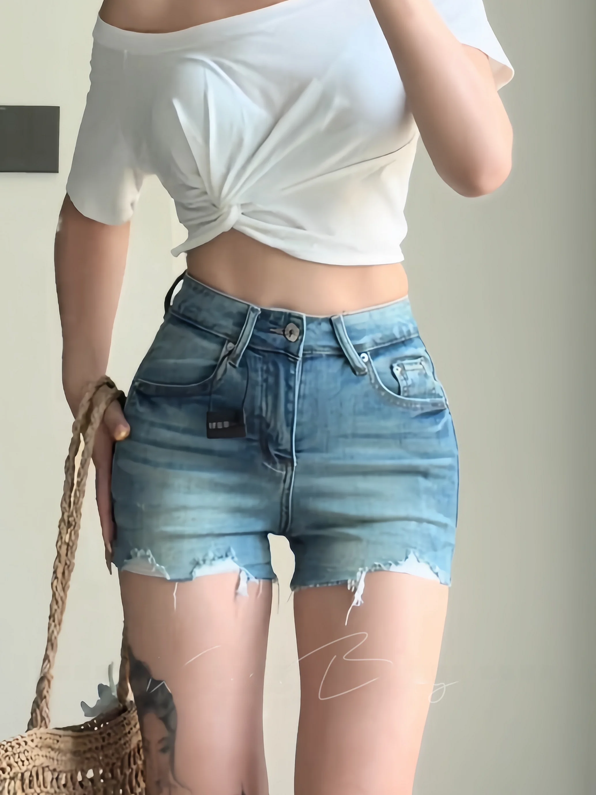 Low Waist Washed Denim Shorts Women's Summer Slim Fit Elastic Cotton Stretchy Low Waist Hot Pants Vintage American Style
Low Waist Washed Denim Shorts Women's Summer Slim Fit Elastic Cotton Stretchy Low Waist Hot Pants Vintage American Style