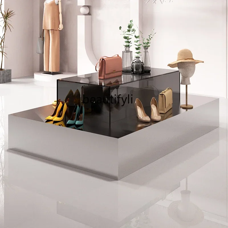 Stainless steel product display stand in the middle of the shelf of Nakajima water table in the clothing store
Stainless steel product display stand in the middle of the shelf of Nakajima water table in the clothing store