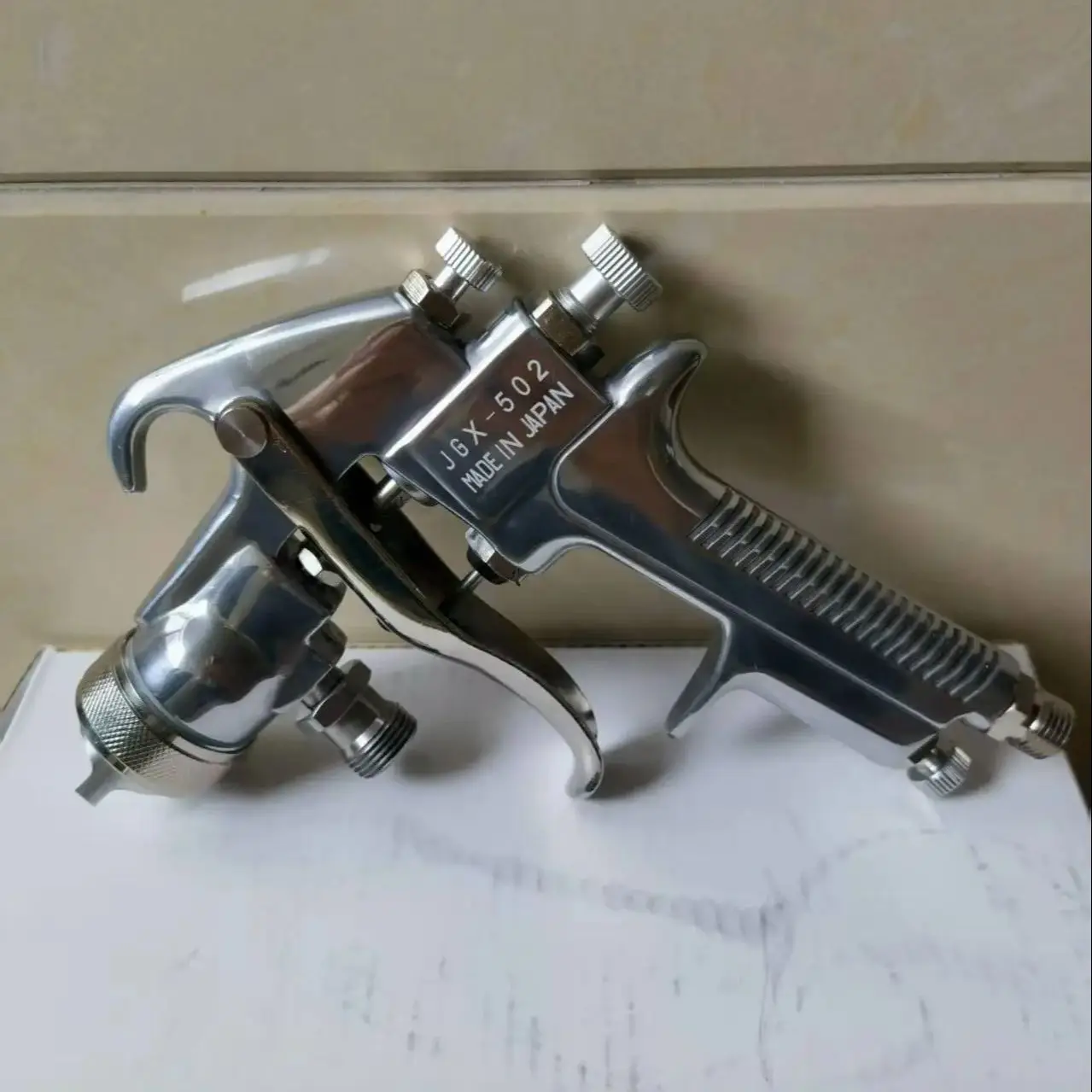 502 Professional DIY Paint Spray Gun Anti-Rust High Atomizing Pneumatic Sprayer 1000ml Cup Capacity Furniture Car Paint Glue
502 Professional DIY Paint Spray Gun Anti-Rust High Atomizing Pneumatic Sprayer 1000ml Cup Capacity Furniture Car Paint Glue