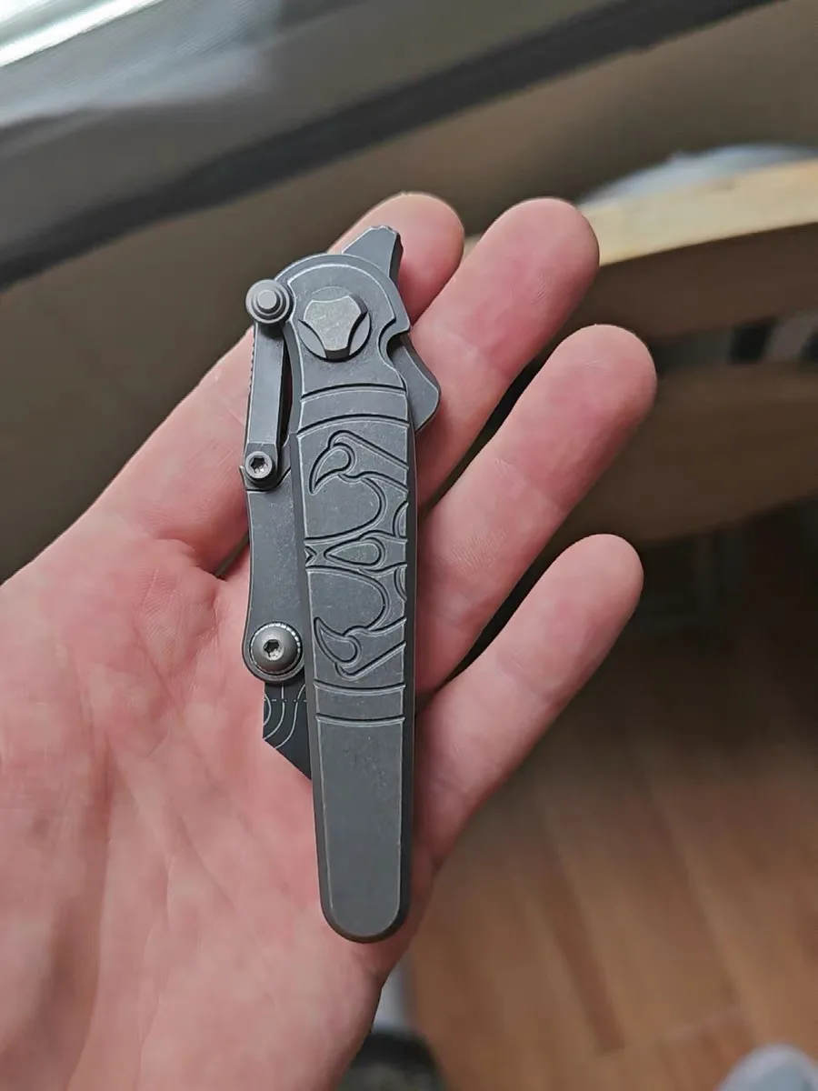 1PC EDC Eagle Claw Titanium Alloy Folding Knife with Replaceable Blades Quick-Open Paper Cutter and Craft Knife
1PC EDC Eagle Claw Titanium Alloy Folding Knife with Replaceable Blades Quick-Open Paper Cutter and Craft Knife