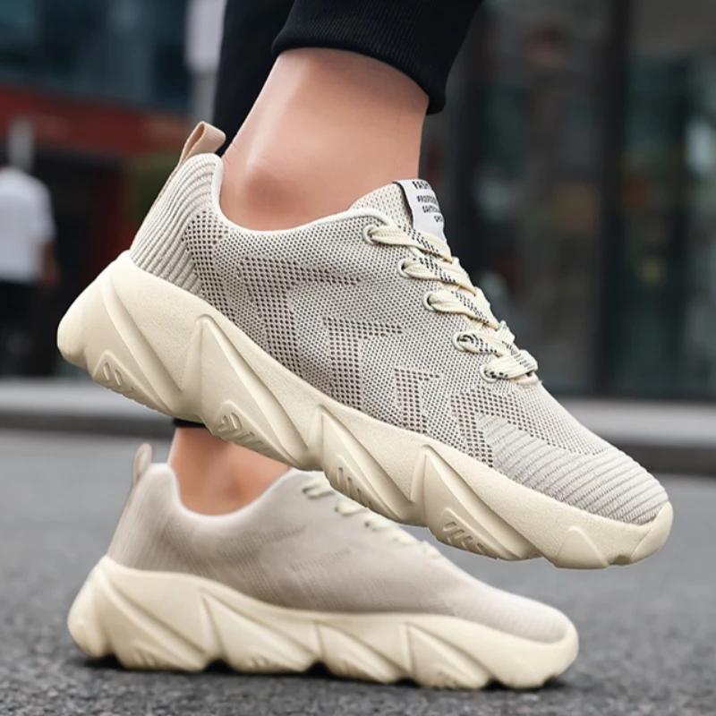 Мужская спортивная обувь на плоском каблуке и низком каблуке, однотонная тканевая верхняя шнуровка, подходящая для весеннего и лета, бега на свежем воздухе.
Мужская спортивная обувь на плоском каблуке и низком каблуке, однотонная тканевая верхняя шнуровка, подходящая для весеннего и лета, бега на свежем воздухе.