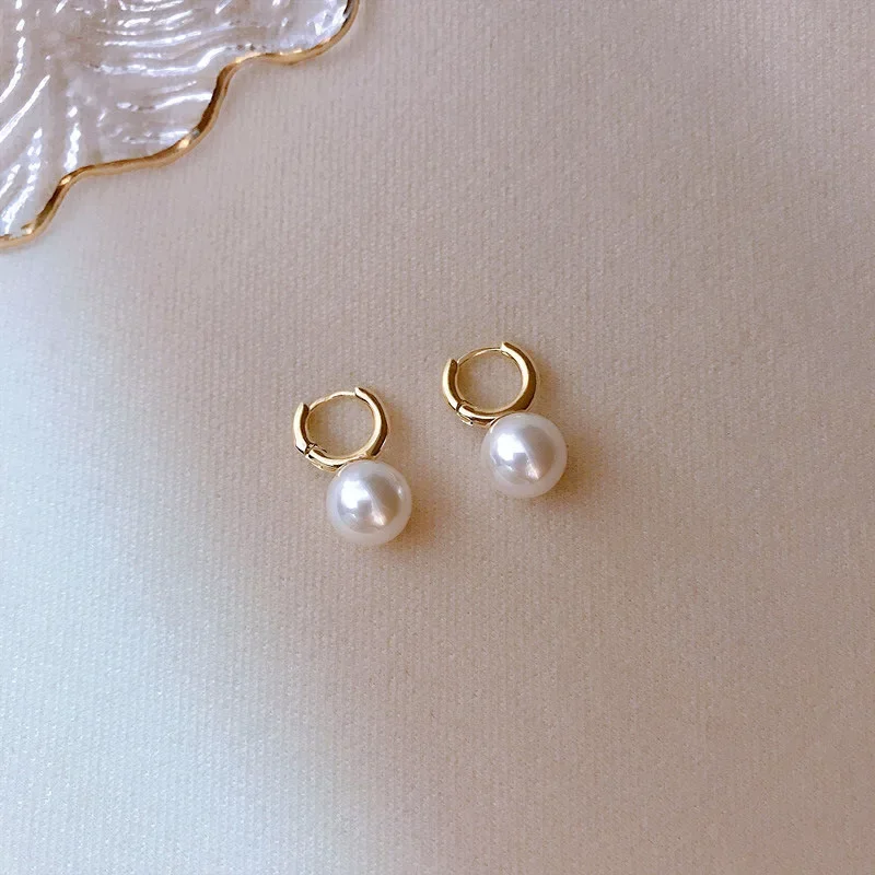 925 Sterling Silver Sweet Earrings Temperament Simple Inlaid pearl for Women Wedding Jewelry Accessories 
925 Sterling Silver Sweet Earrings Temperament Simple Inlaid pearl for Women Wedding Jewelry Accessories